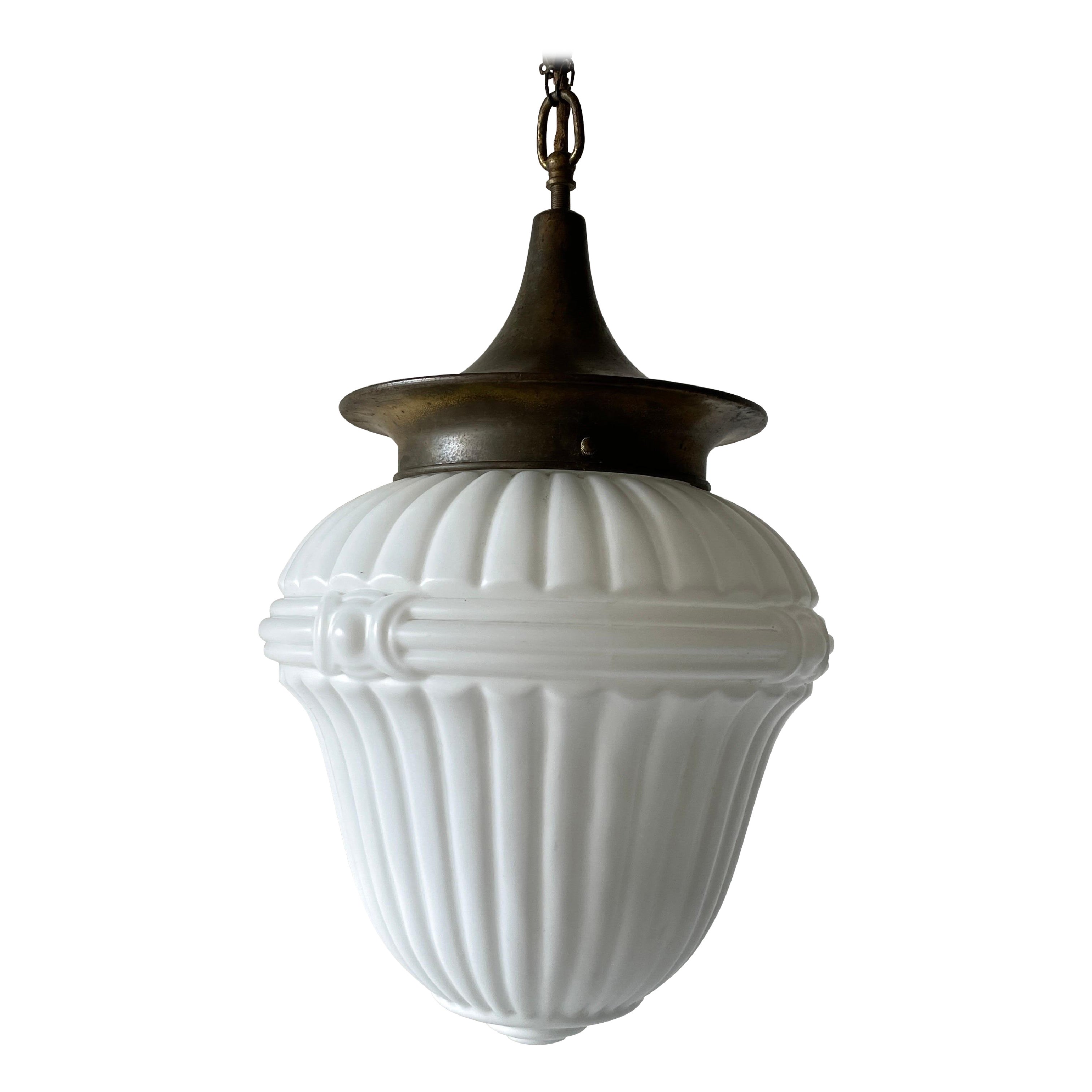 Art Decó Rara Lámpara de Techo de Vaso de Leche de Forma Única, Década de 1940, Alemania en venta