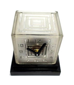 Orologio in vetro modernista Art Deco, firmato P.M.Favre, Francia, 1930 ca.