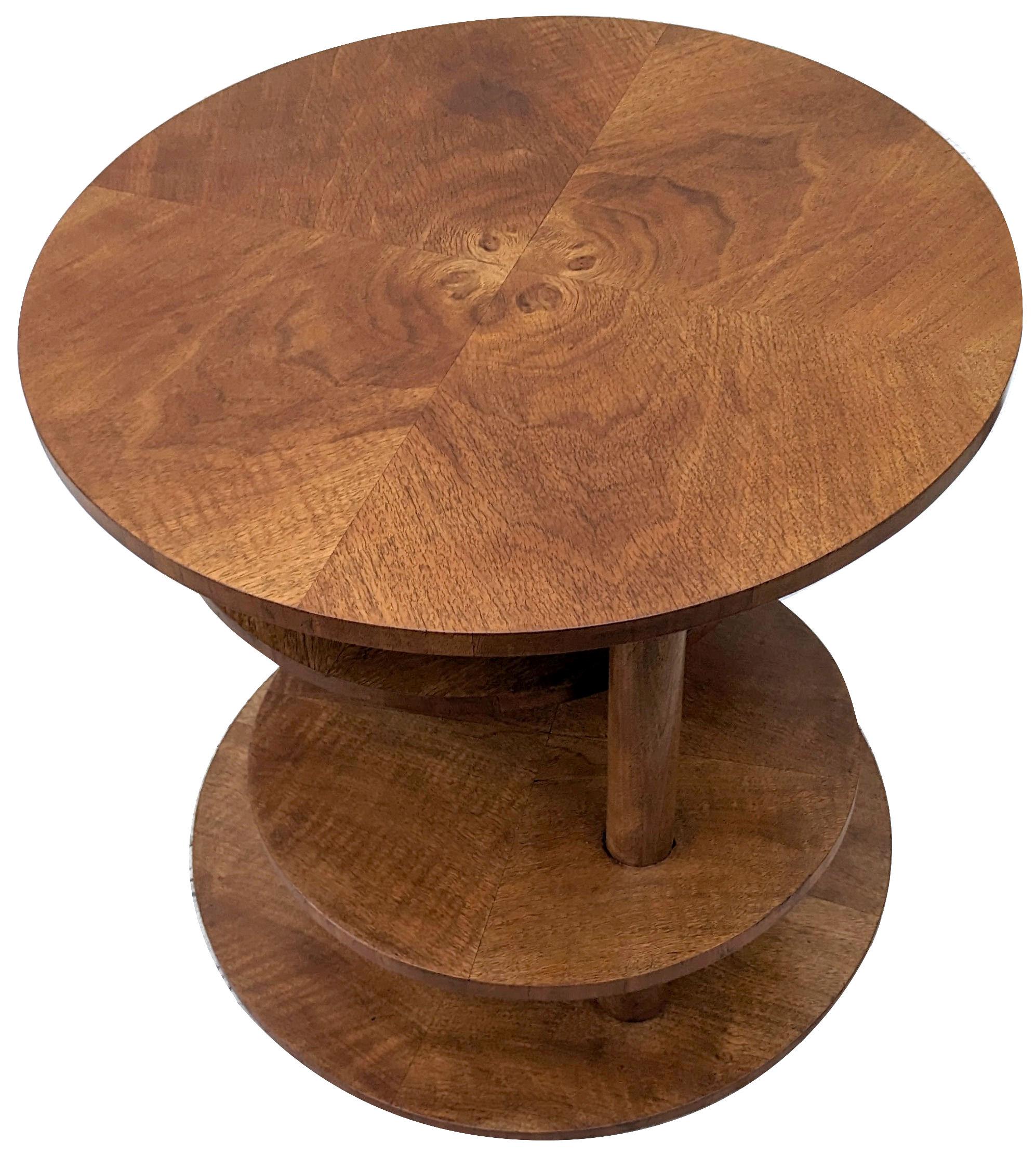 Noyer Rare table moderniste Art Déco, anglaise, vers 1930