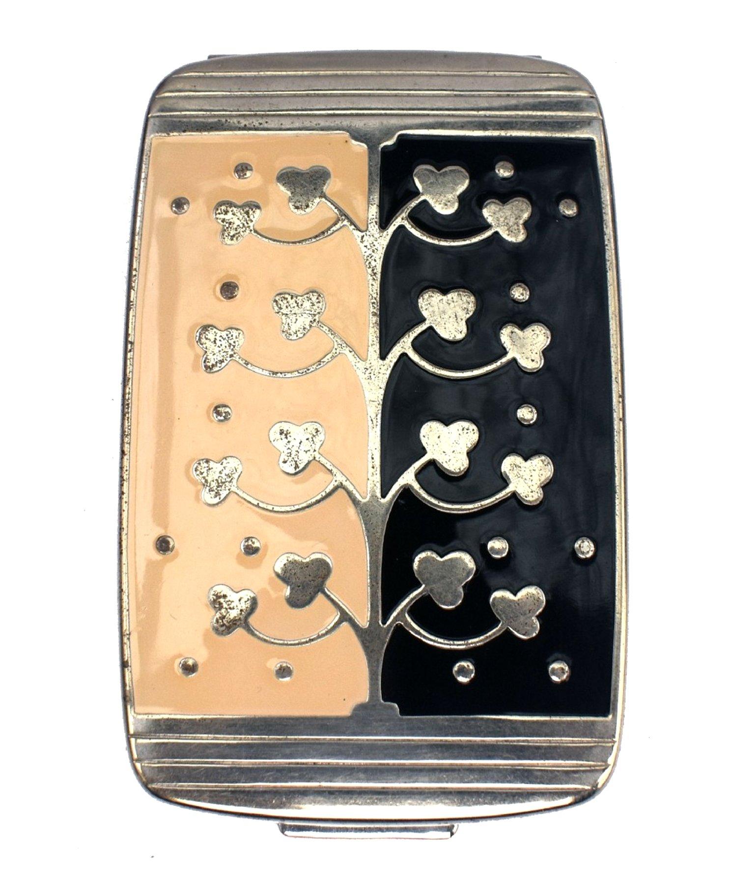 Una rara polvera Art Decó Gemey de Richard Hudnut con su caja original y que data de la década de 1930. La parte frontal de la polvera está esmaltada en color crema y negro, con un estilizado diseño foliado cromado en el centro. La parte posterior