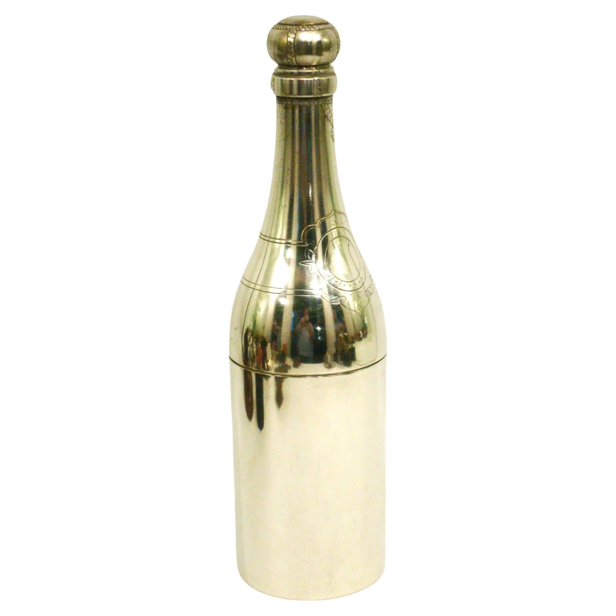 Art Déco Rare Bouteille de Champagne Argentée Shakers. The S.S France