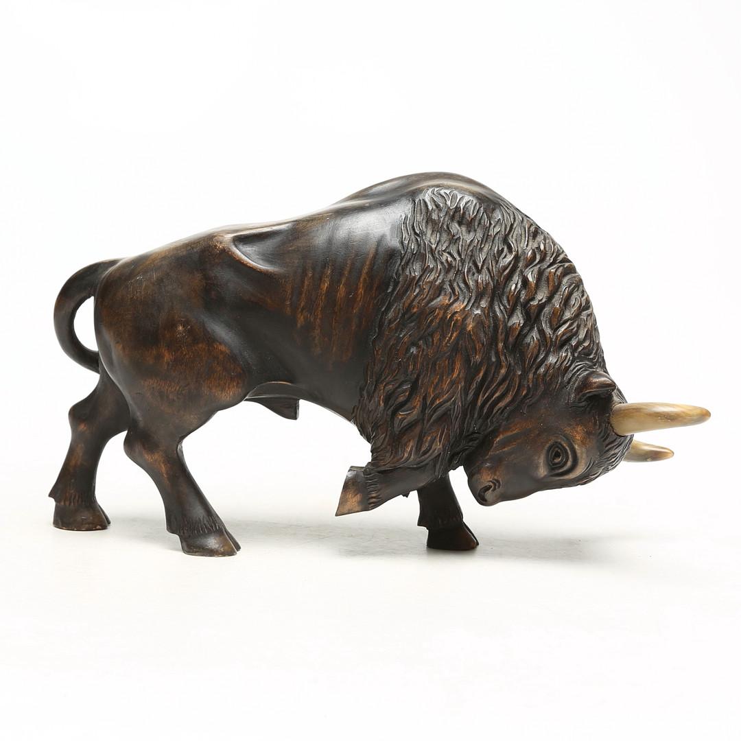Rare sculpture de bœuf en bois par l'artiste I.L.A. de 1932 singée O.L.P. (production originale limitée)