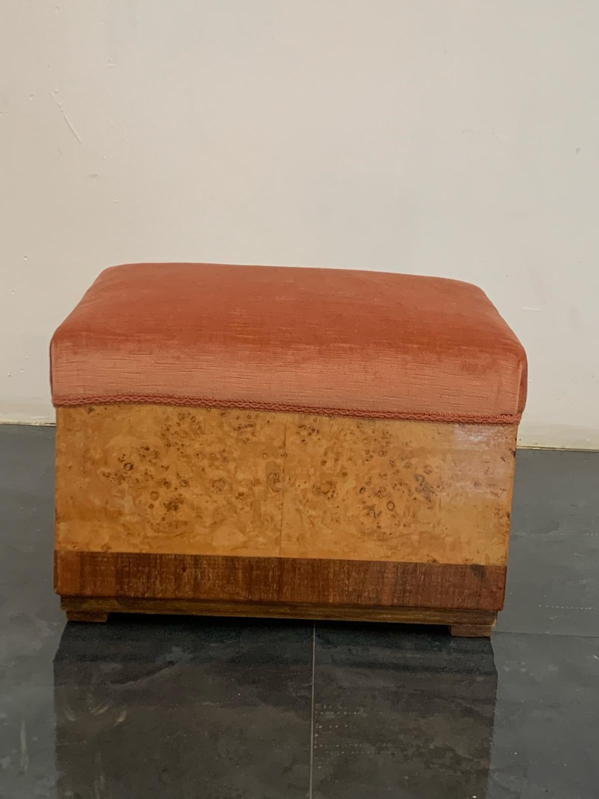 Pouf in walnut and thuia root. Light wear consistent with age and use. Solid and ready to use. Italian production, 1930s.
Packaging with bubble wrap and cardboard boxes is included. If the wooden packaging is needed (fumigated crates or boxes) for
