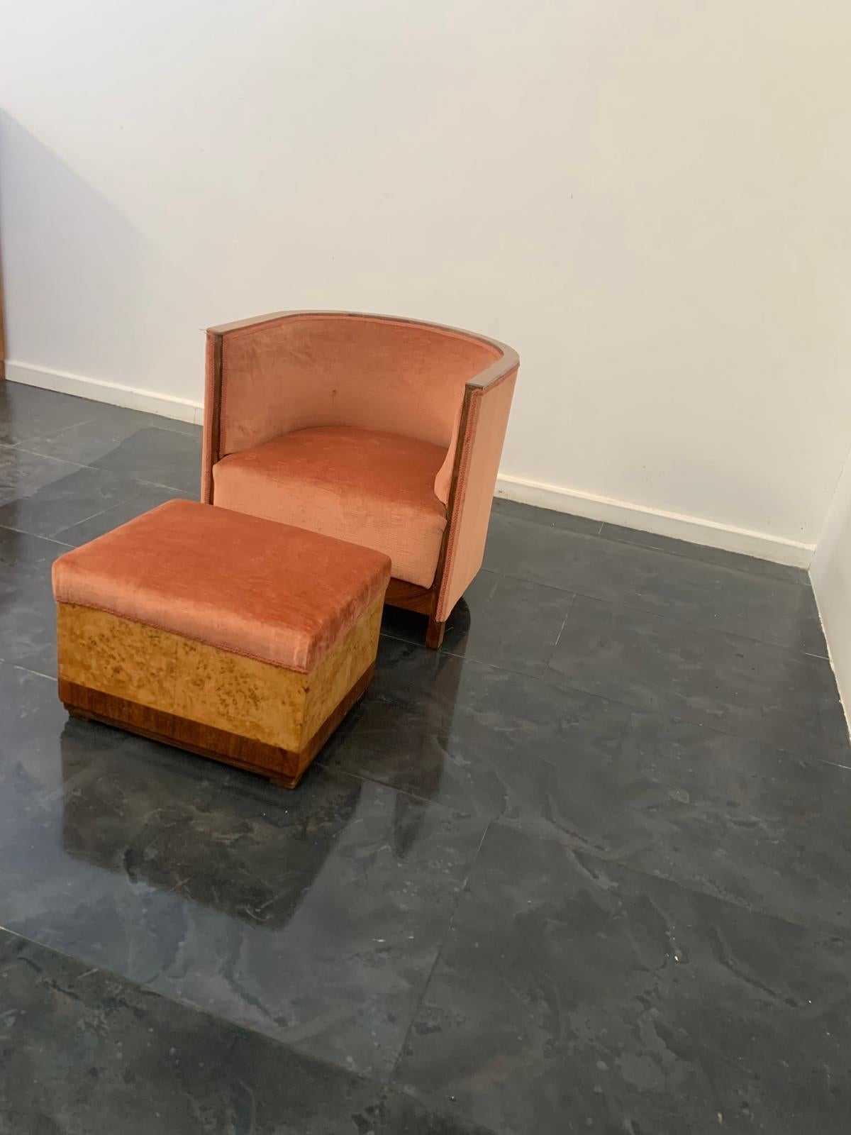 rmchair and pouf in walnut with thuja root. Armchair measures: h63x61 x depth 64 cm; seat height - 35 cm. The pouf: h40x37x48 cm. Solid and usable, with insignificant signs of wear. The style is art deco with rational lines.
Packaging with bubble