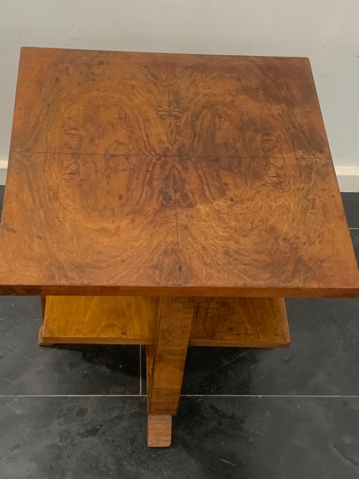 Art Deco Rationalist Walnut and Briar Coffee Table, 1930s In Good Condition For Sale In Montelabbate, PU