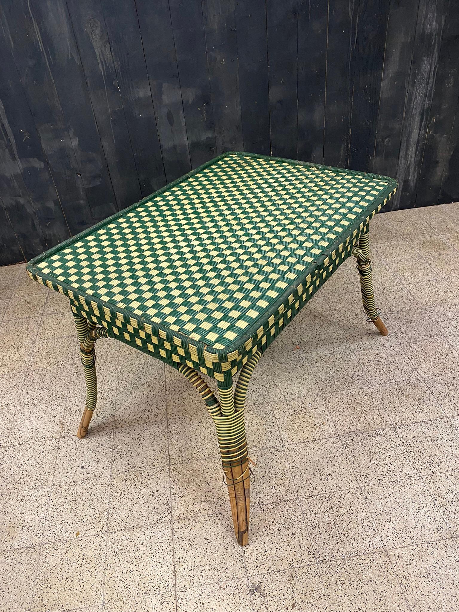 Art Deco Rattan table, circa 1920/1930
Beautiful structure with some elements that stand out.
  