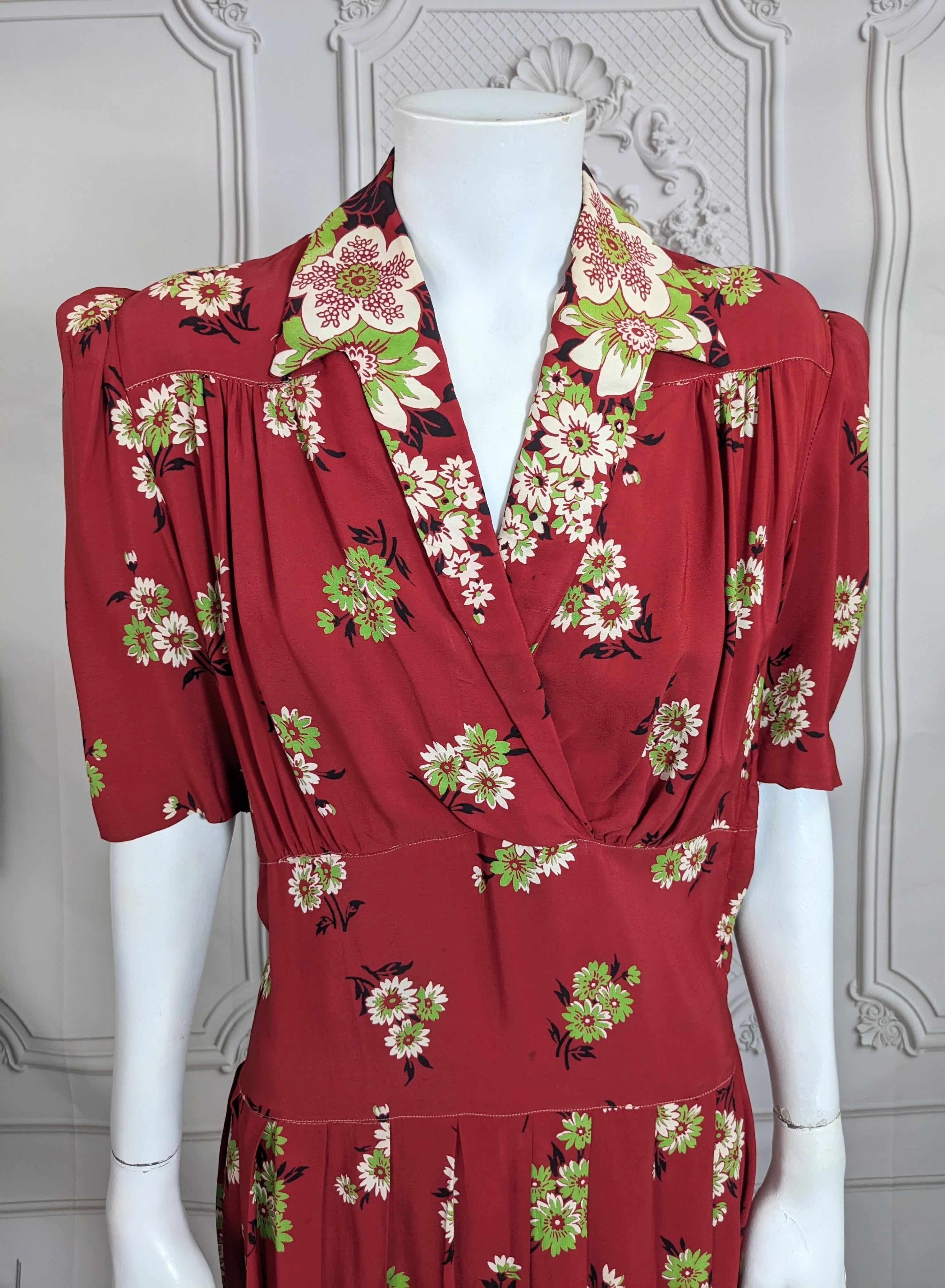 Art Deco Rayon Blumendruck Tageskleid (Braun) im Angebot