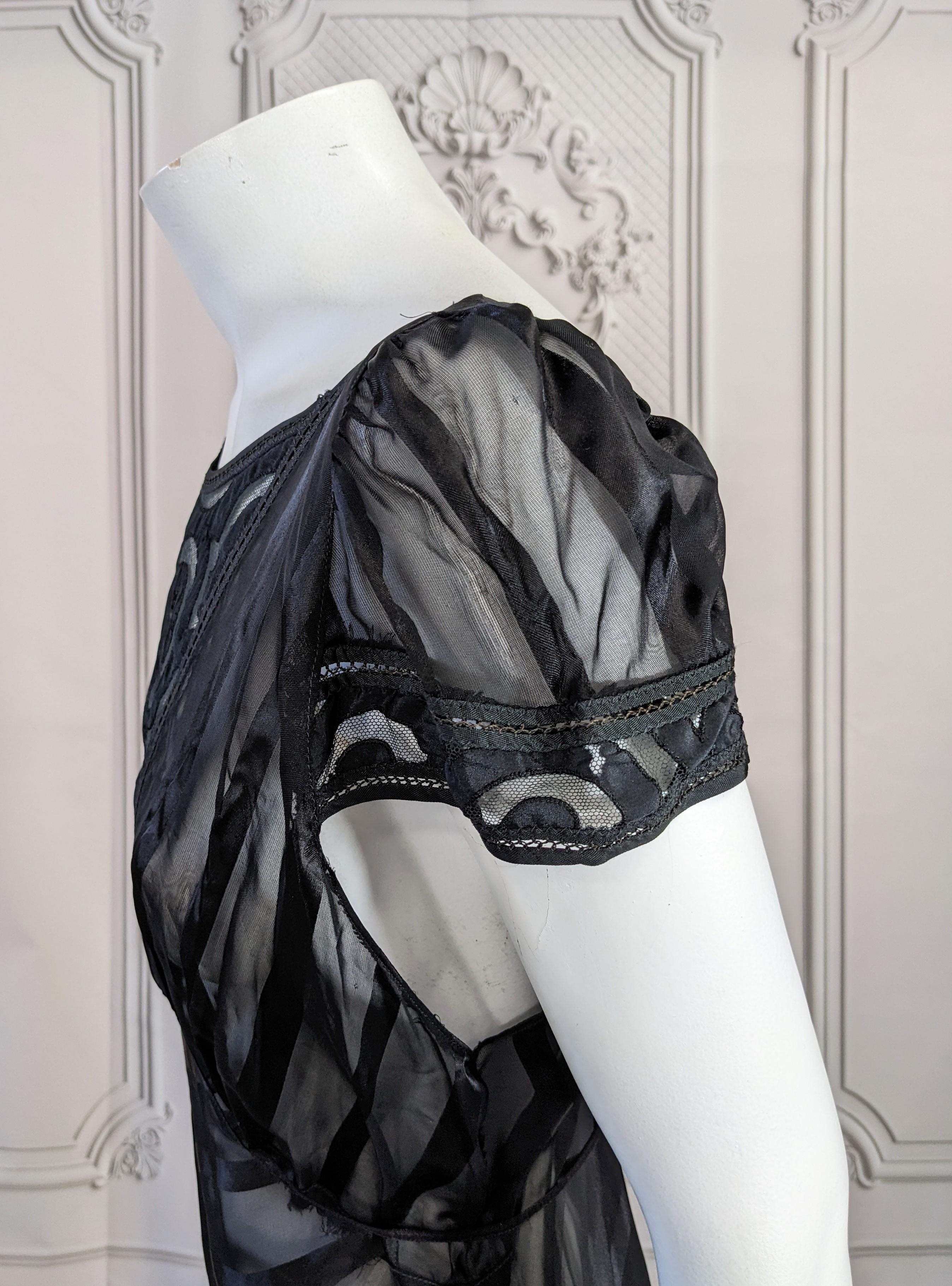 Art Deco Slip-Kleid aus Viskose mit Schattenstreifen Damen im Angebot