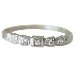 Art Deco Rays of Love Diamond 18 Karat White Gold 5-Stone Band, circa 1930s