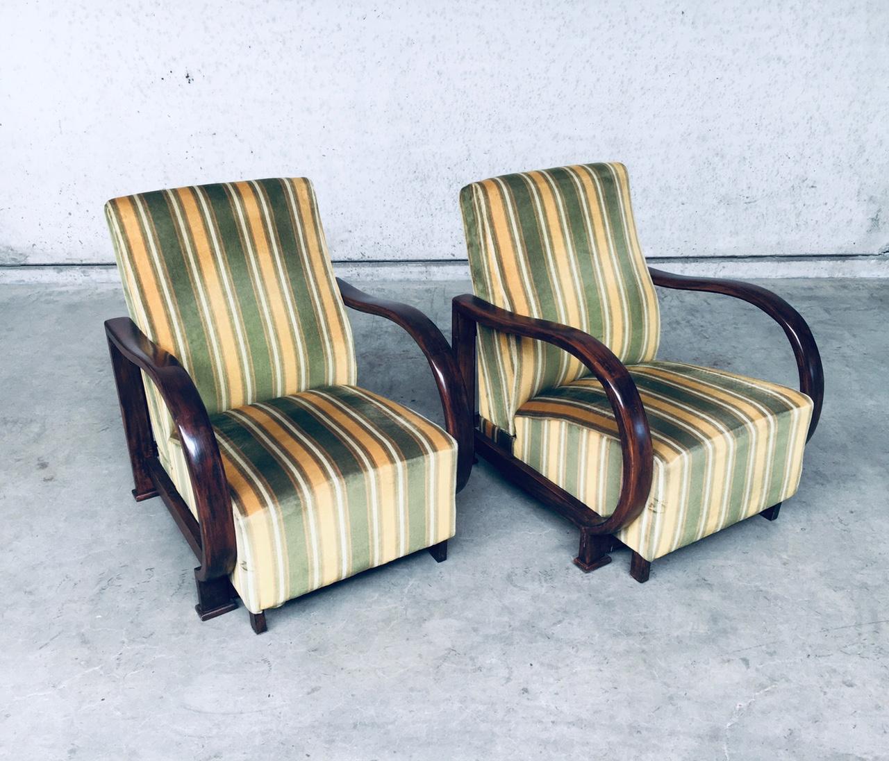 Vintage Art Deco design reclining armchair fauteuil lounge chair set of 2, made in France, 1930's. Recliner bentwood armchair set. Striped velvet spring seat and back with bend walnut look arm rests and seat construction. Nice curled bended wooden