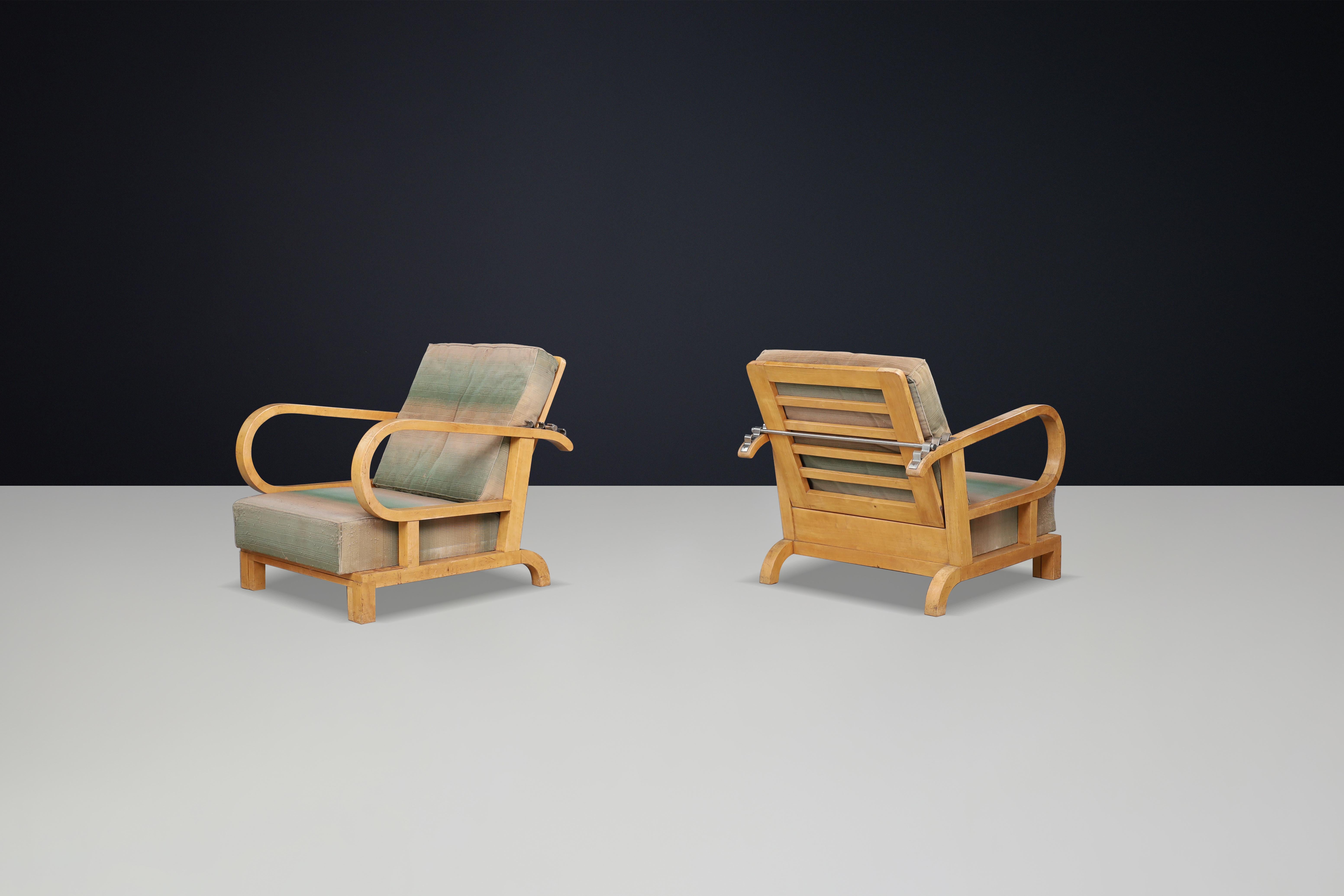 Art Deco reclining lounge chairs in Birch wood and original upholstery, Czech Republic 1930s

This exquisite set of two Art Deco reclining lounge chairs, crafted from birch wood and featuring original upholstery, hails from the Czech Republic and