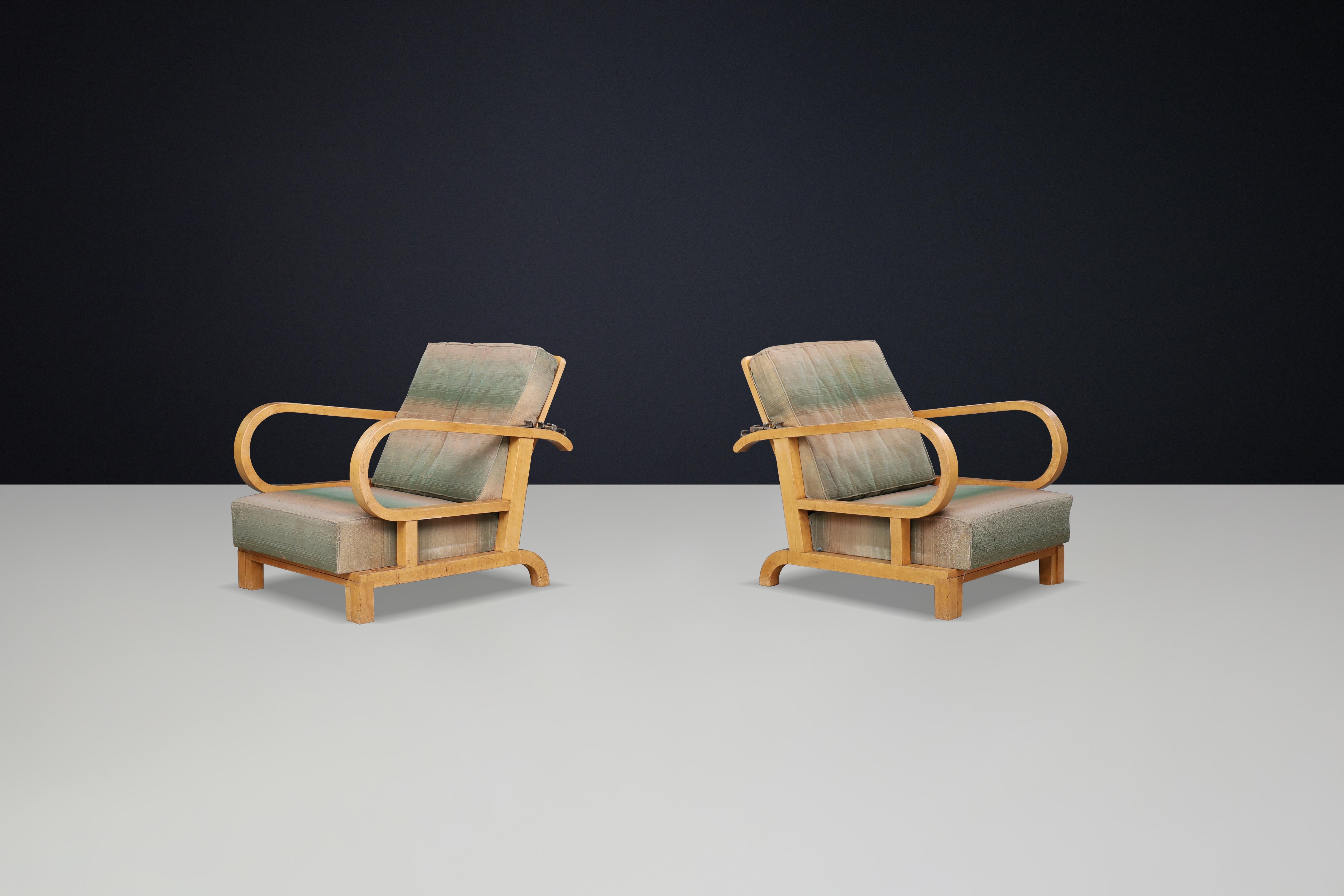 Art Deco reclining lounge chairs in Birch wood and original upholstery, CZ 1930s In Good Condition For Sale In Almelo, NL