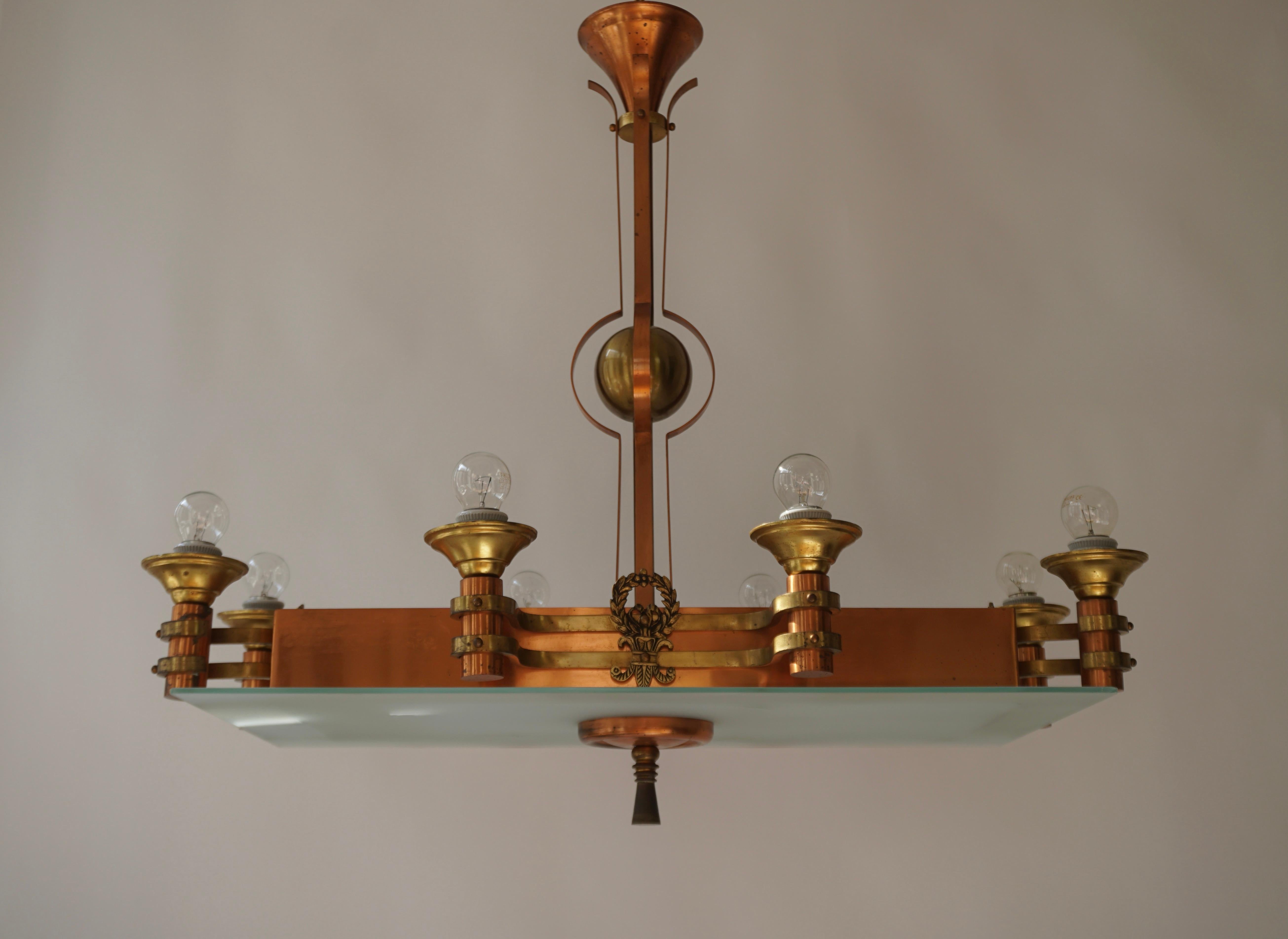 Art Deco Rectangular Chandelier in Glass and Brass For Sale 4