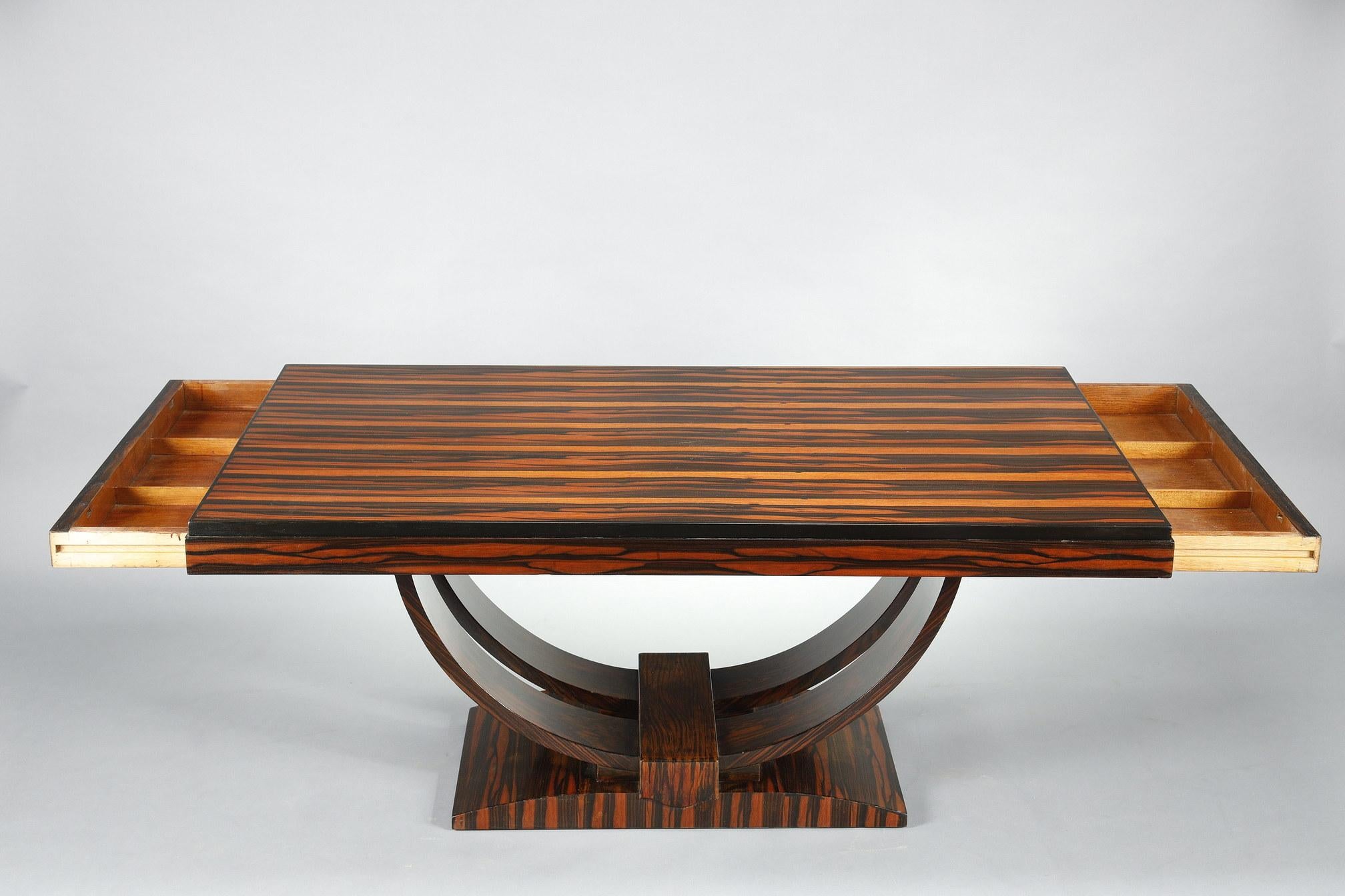 Mid-20th Century Art Déco rectangular dining table in Macassard Ebony Veneer  For Sale