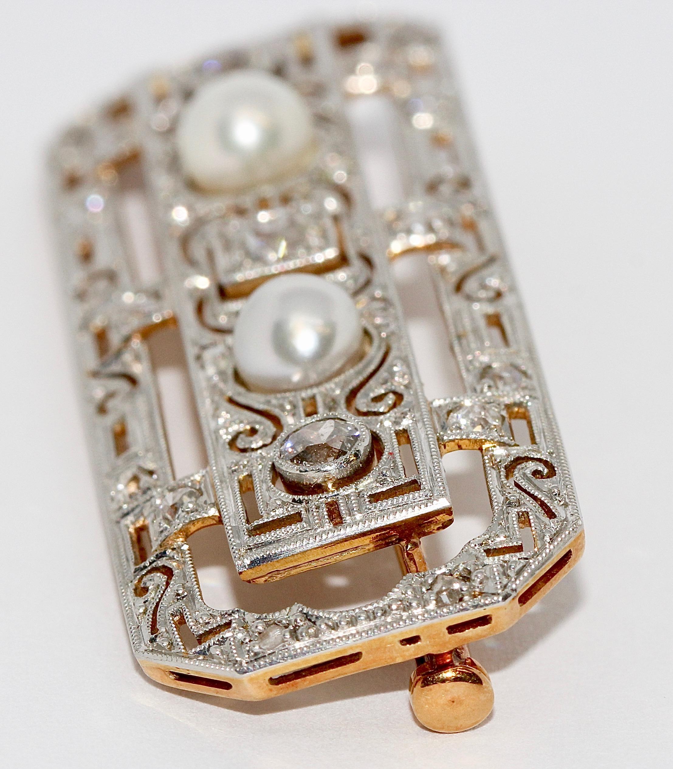 Rechteckige Art-Déco-Brosche aus Gold mit Diamanten und Naturperlen im Zustand „Gut“ im Angebot in Berlin, DE