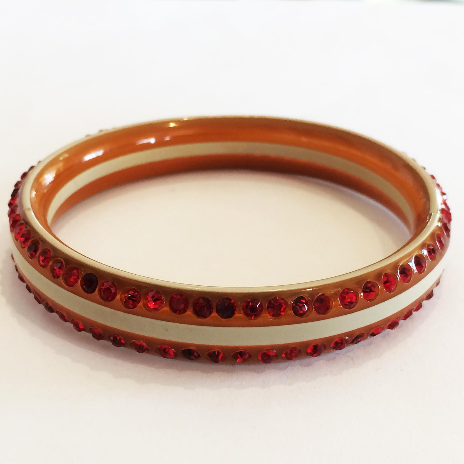 Art Deco red and cream celluloid bangle bracelet with rhinestones für Damen oder Herren