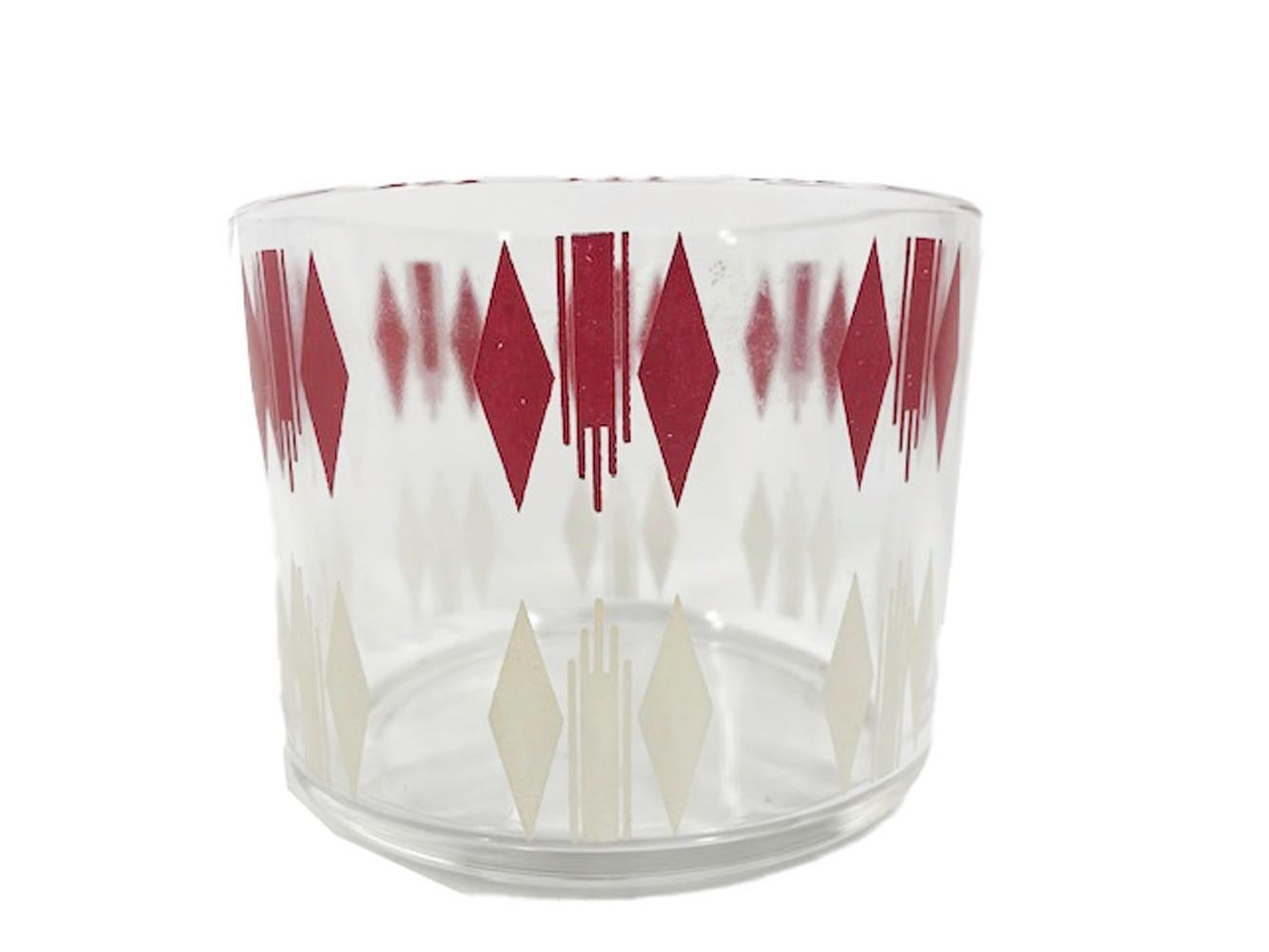 20ième siècle Shaker à cocktail, bol à glace et 4 verres Art Déco décoré d'émail rouge et blanc en vente