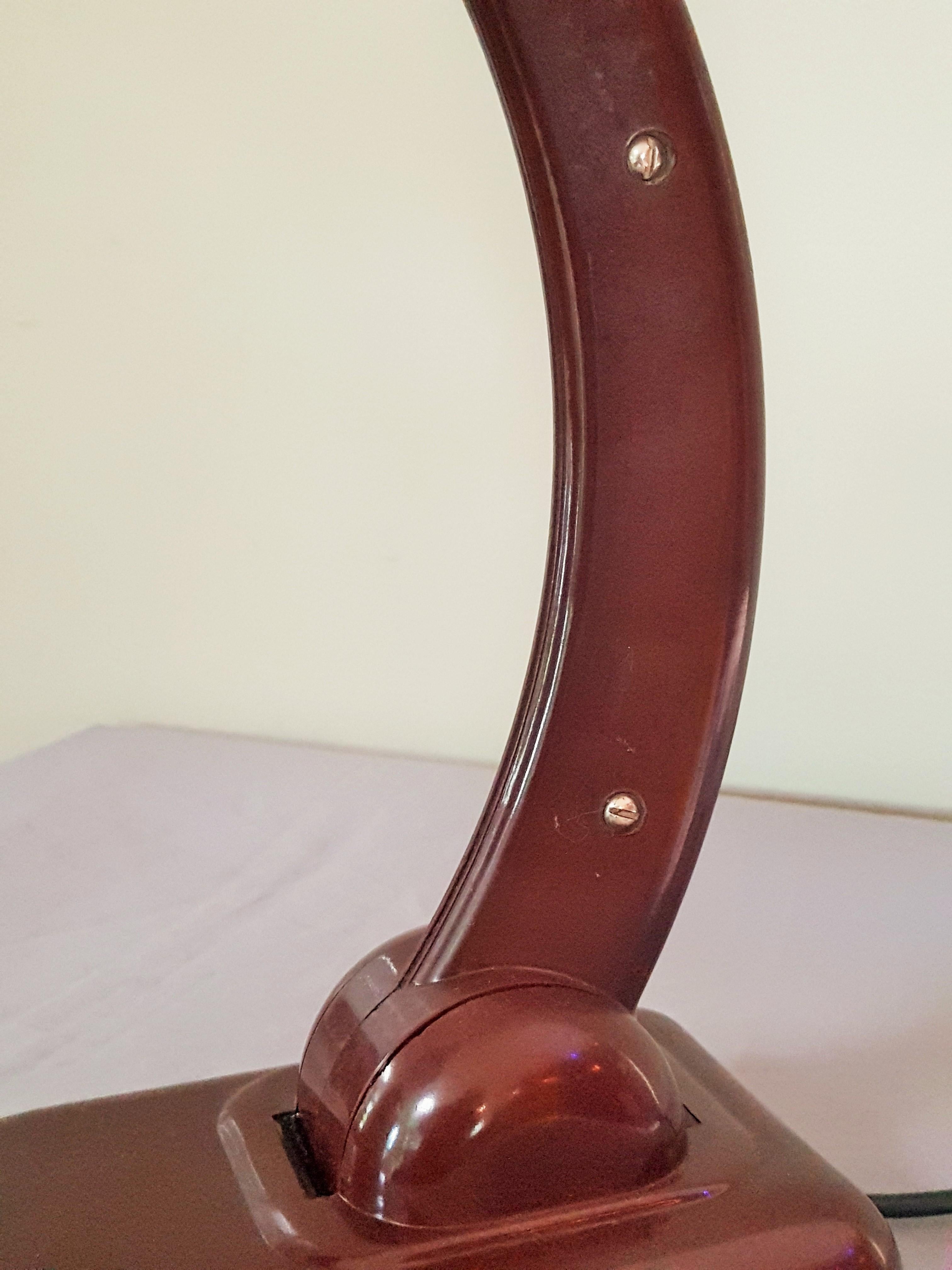 Mid-20th Century Art Deco Red Bakelite Table Lamp Sigma by Christian Dell, 1930s For Sale