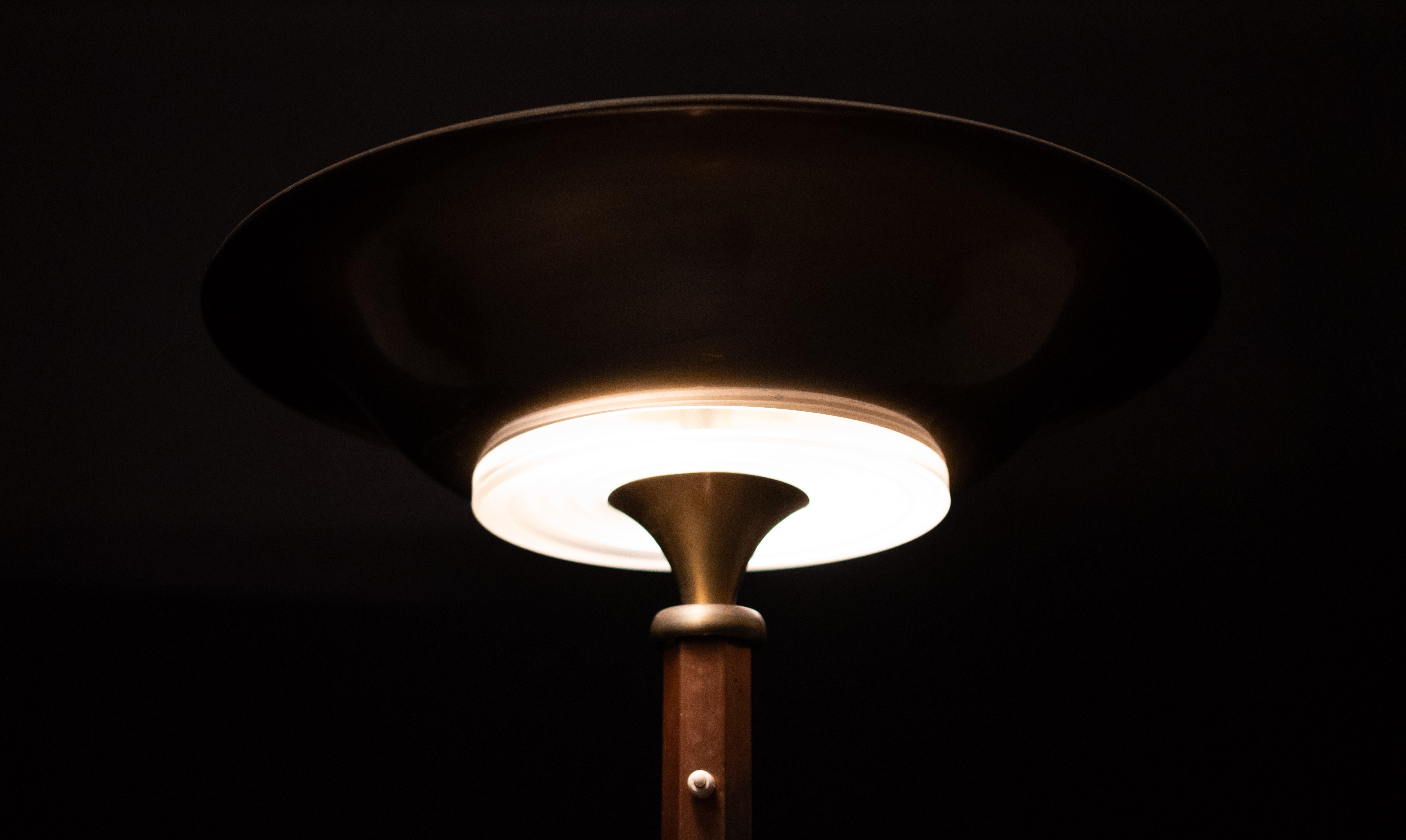 Lampada da terra Art Deco in rame rosso 1930 Francia in vendita 3