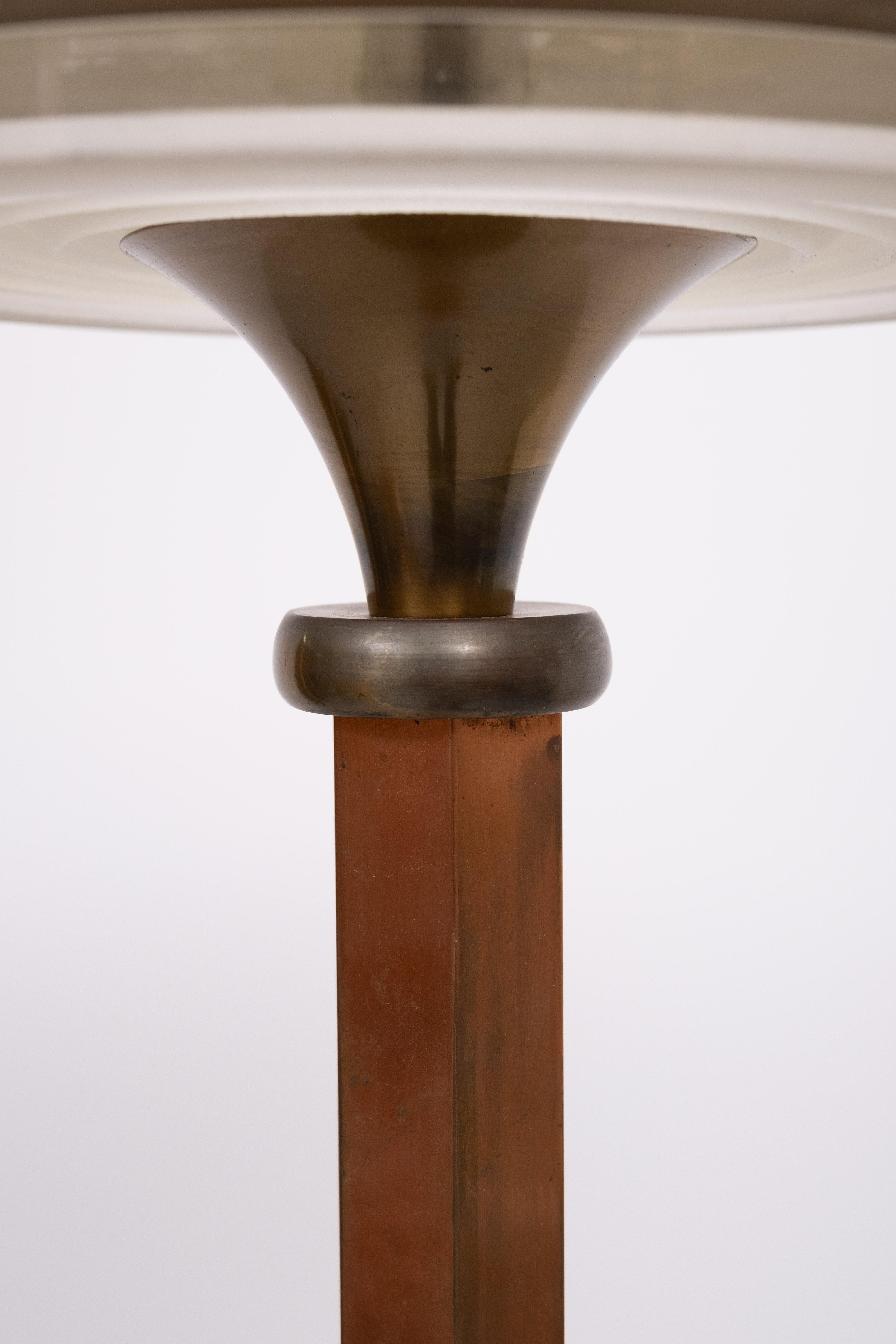 Francese Lampada da terra Art Deco in rame rosso 1930 Francia in vendita