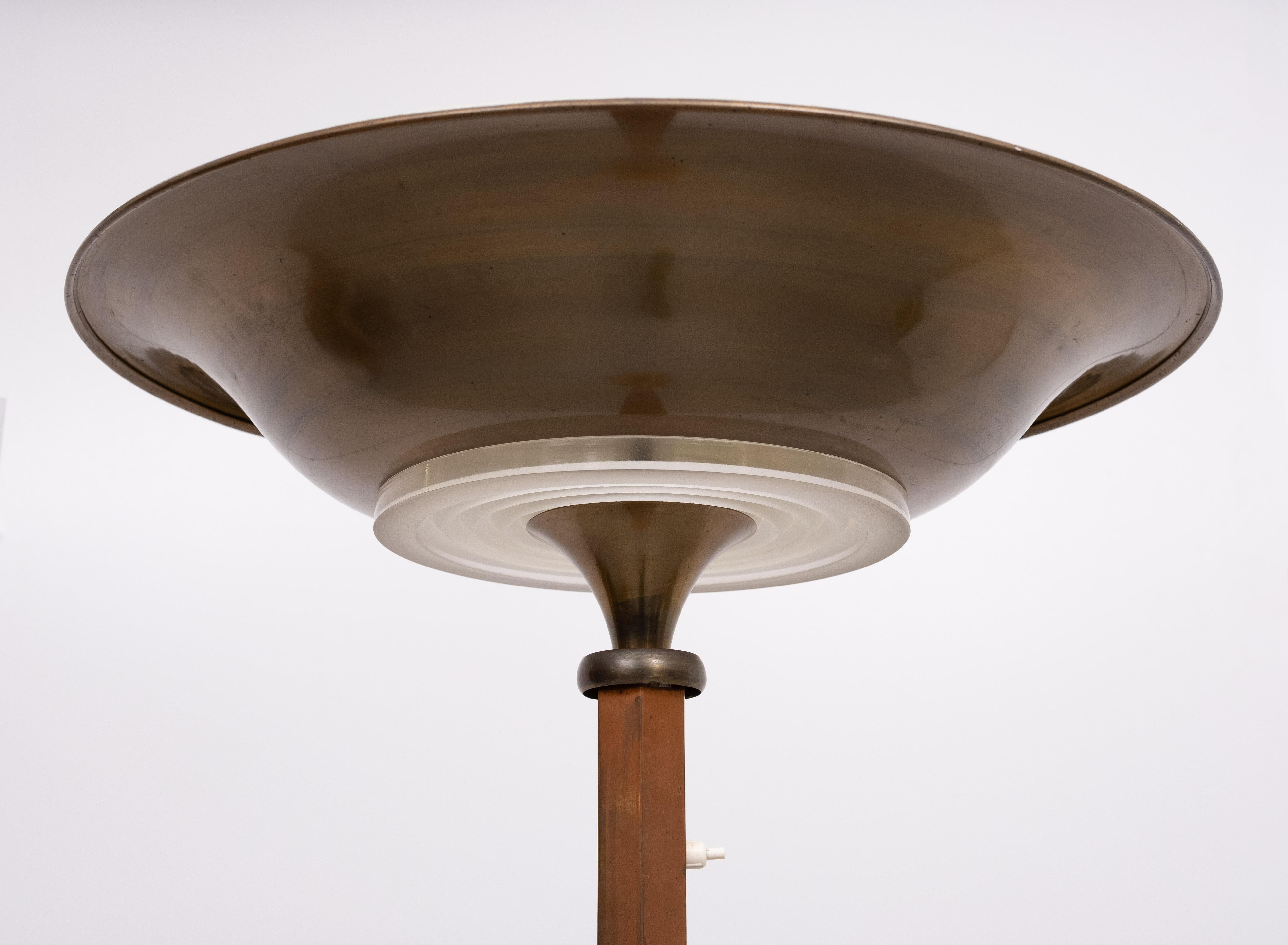 Lampada da terra Art Deco in rame rosso 1930 Francia In condizioni buone in vendita a Den Haag, NL