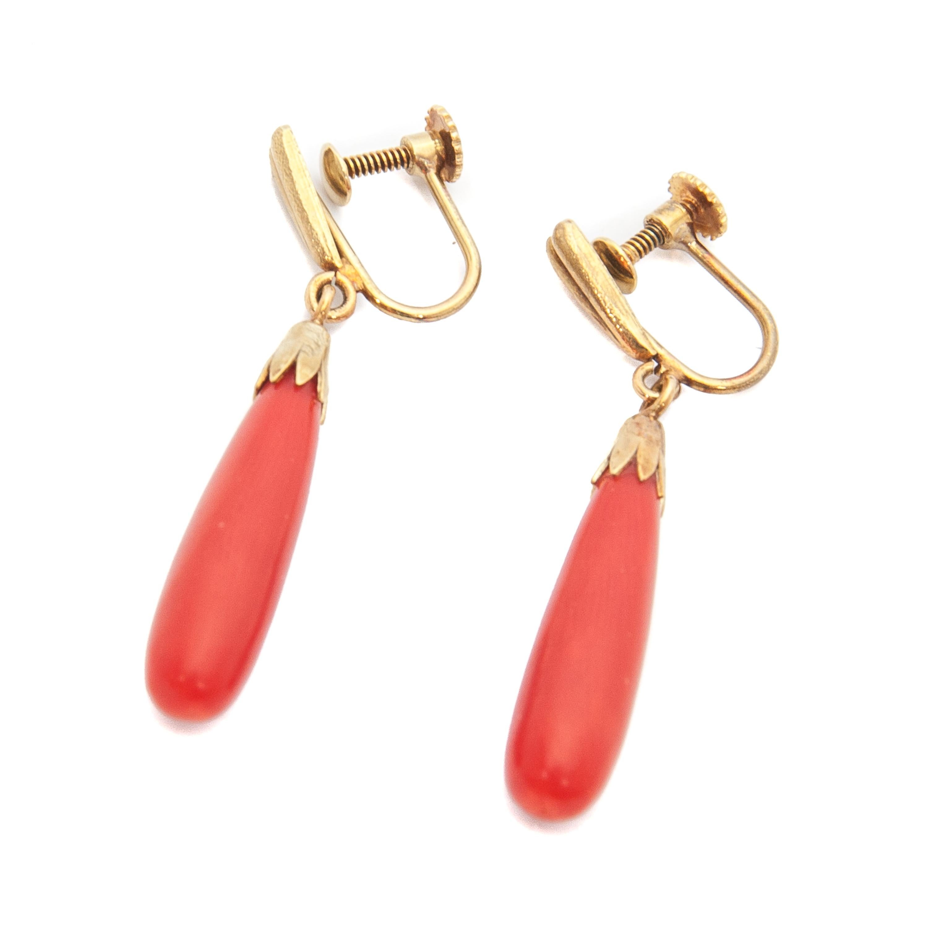 Art Deco Vintage Natural Red Coral 14 Karat Gold Dangle Earrings For Sale