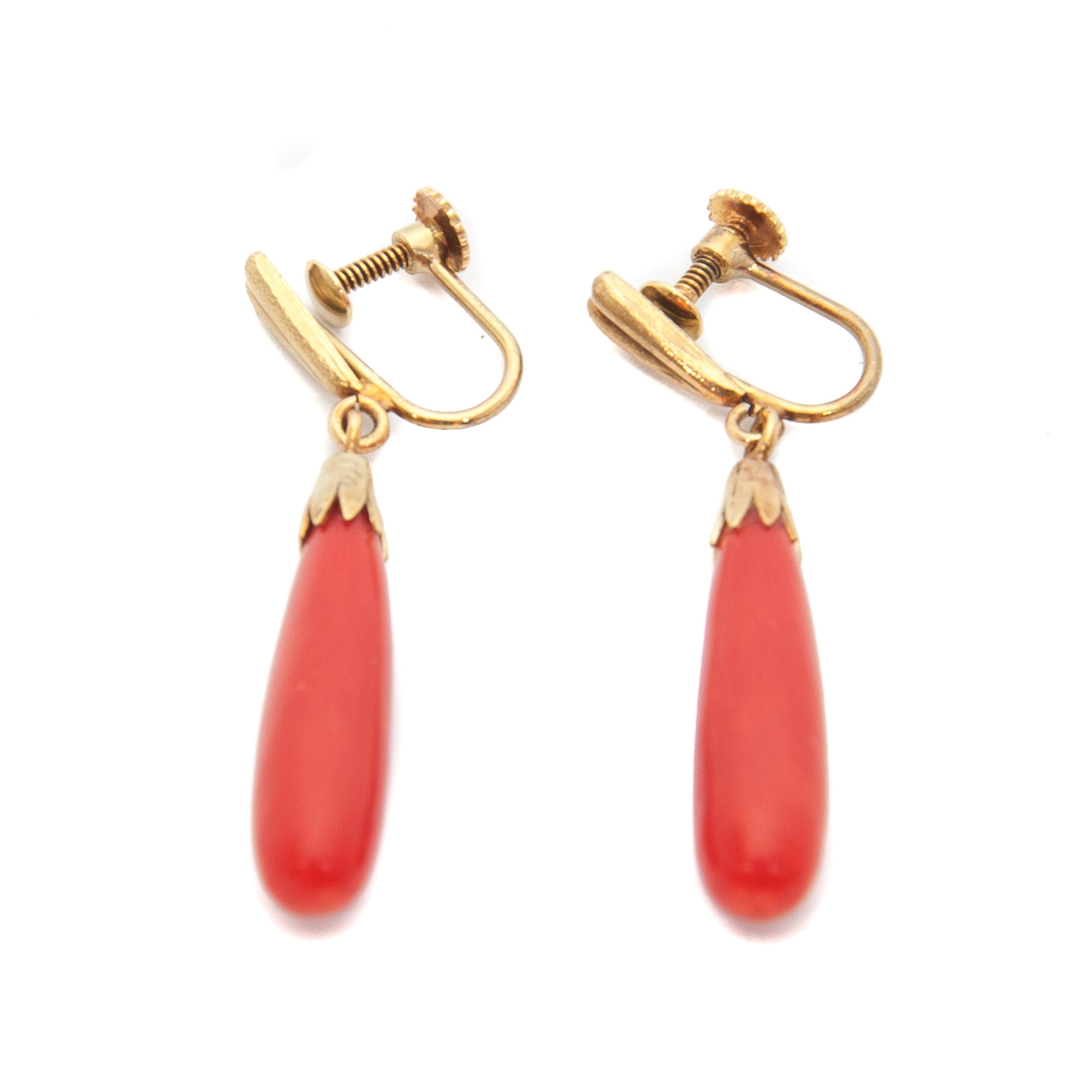 Women's Vintage Natural Red Coral 14 Karat Gold Dangle Earrings For Sale