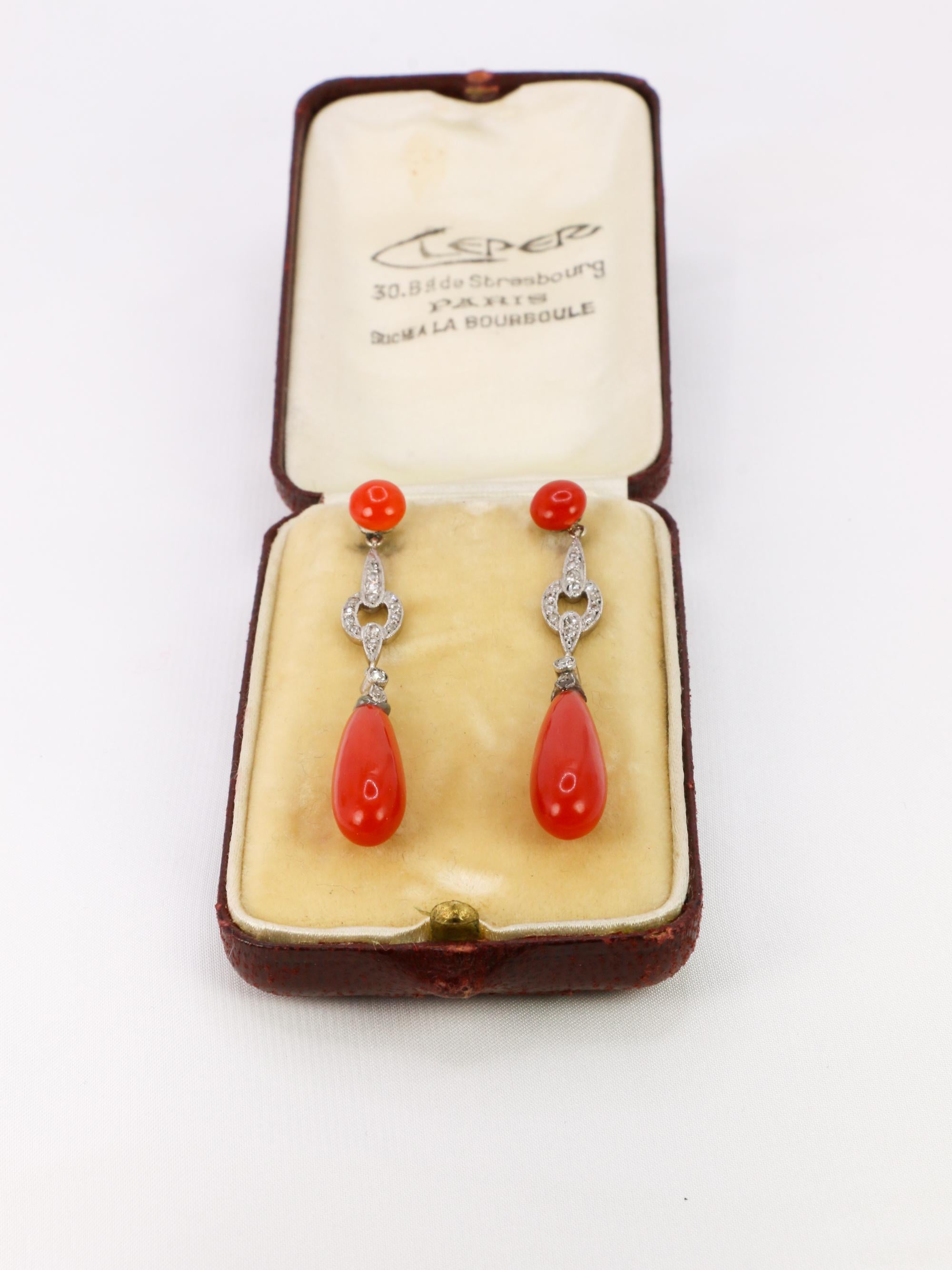 Pendants d'oreilles Art déco en corail rouge et diamants taillés en rose en vente 1
