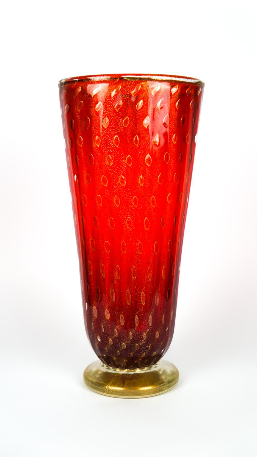 Hand-Crafted Art Deco Red Gold Design Italian Art Glass Vase by Stefano Mattiello For Sale