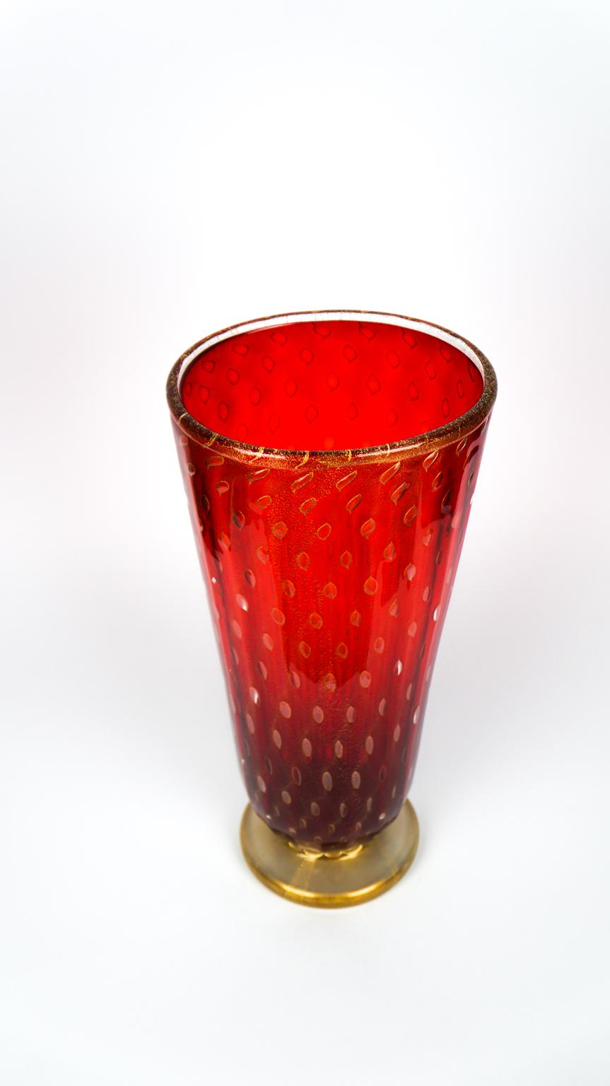 Art Deco Red Gold Design Italian Art Glass Vase by Stefano Mattiello In New Condition For Sale In Murano, Venezia