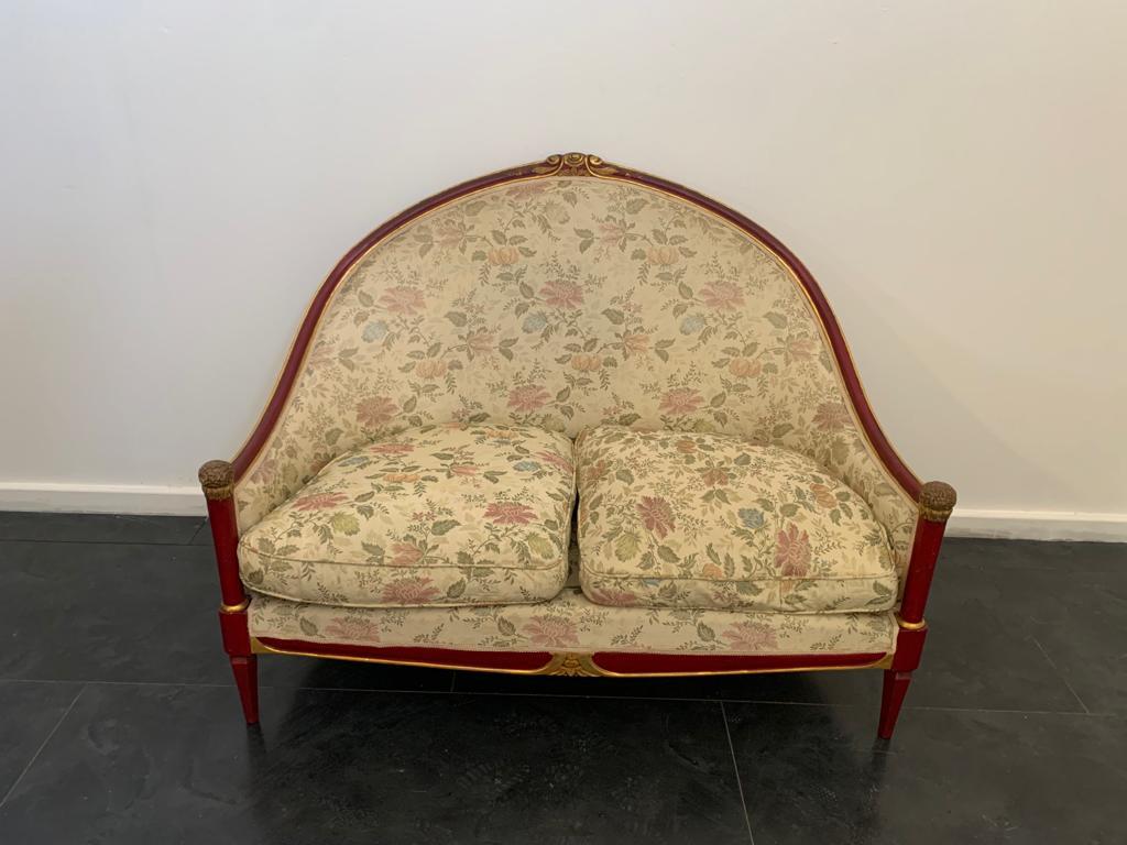 Art Deco red lacquered sofa with carved details, 1930s For Sale 5