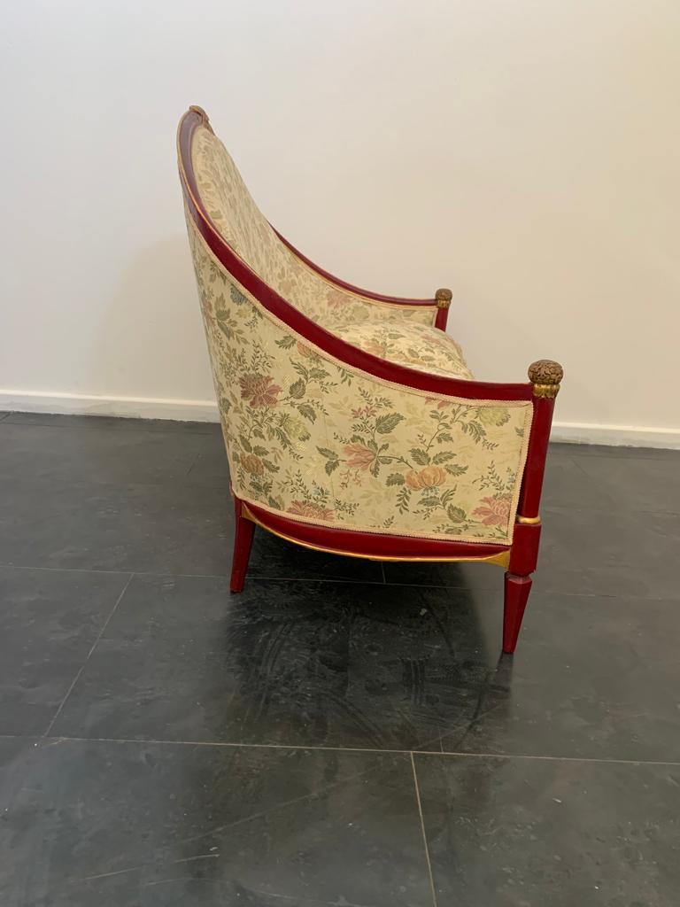 French Art Deco red lacquered sofa with carved details, 1930s For Sale