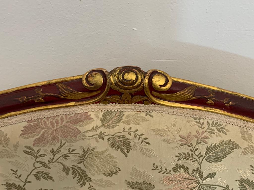 Art Deco red lacquered sofa with carved details, 1930s For Sale 3