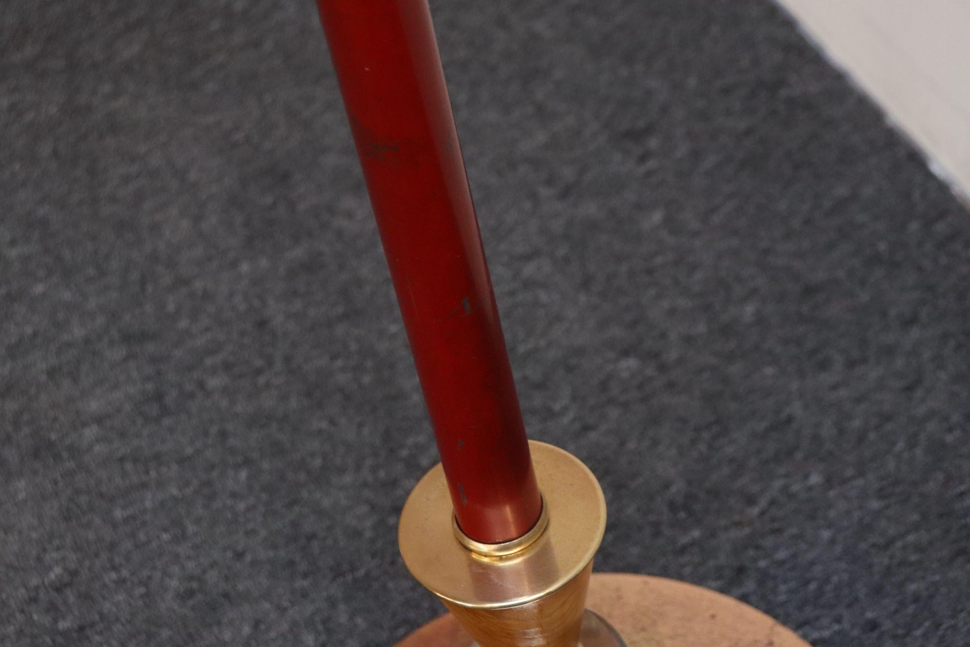 Lampadaire torchère Art Déco en métal peint en rouge, verre et laiton en vente 9