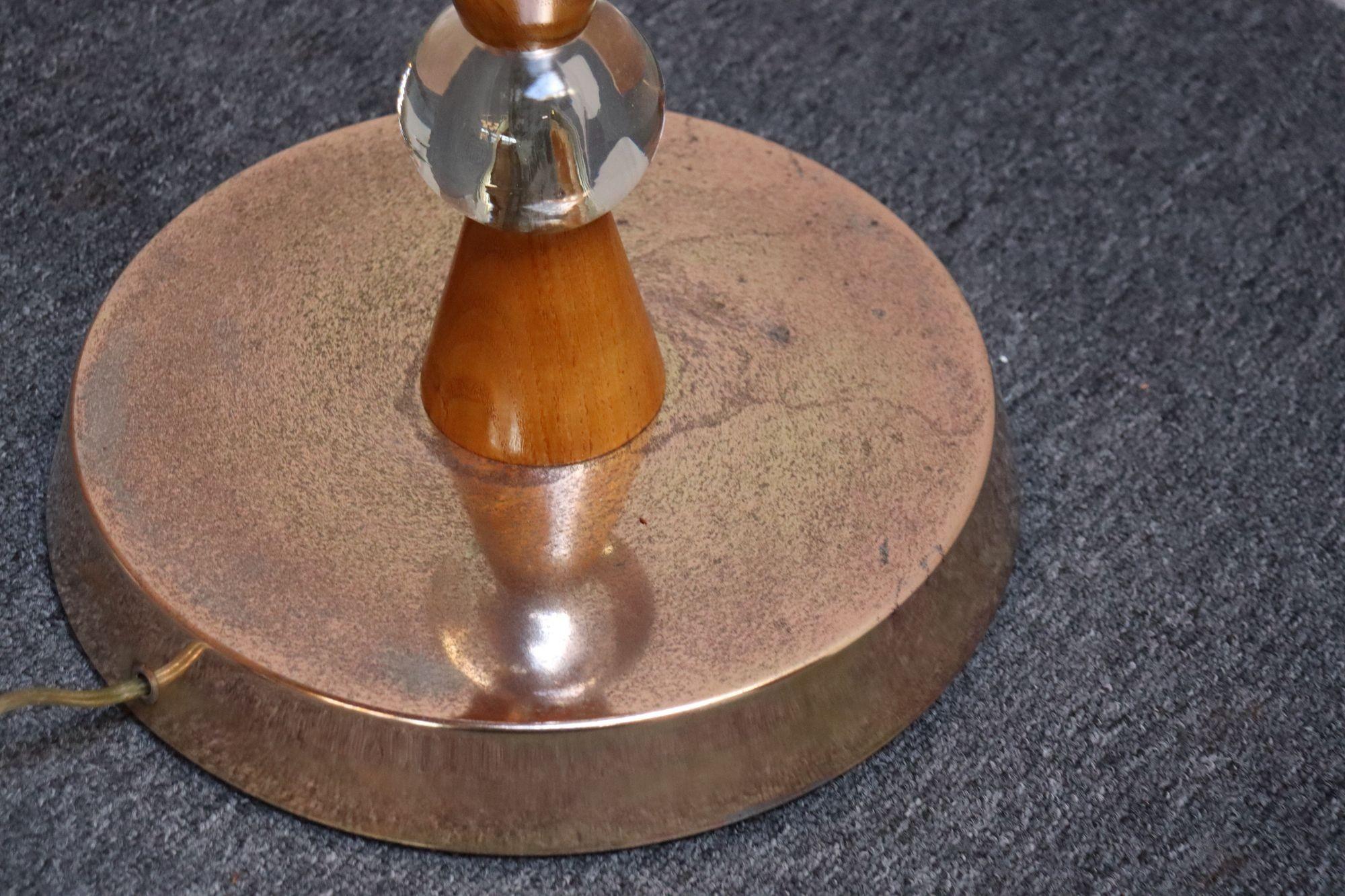 Lampadaire torchère Art Déco en métal peint en rouge, verre et laiton en vente 11