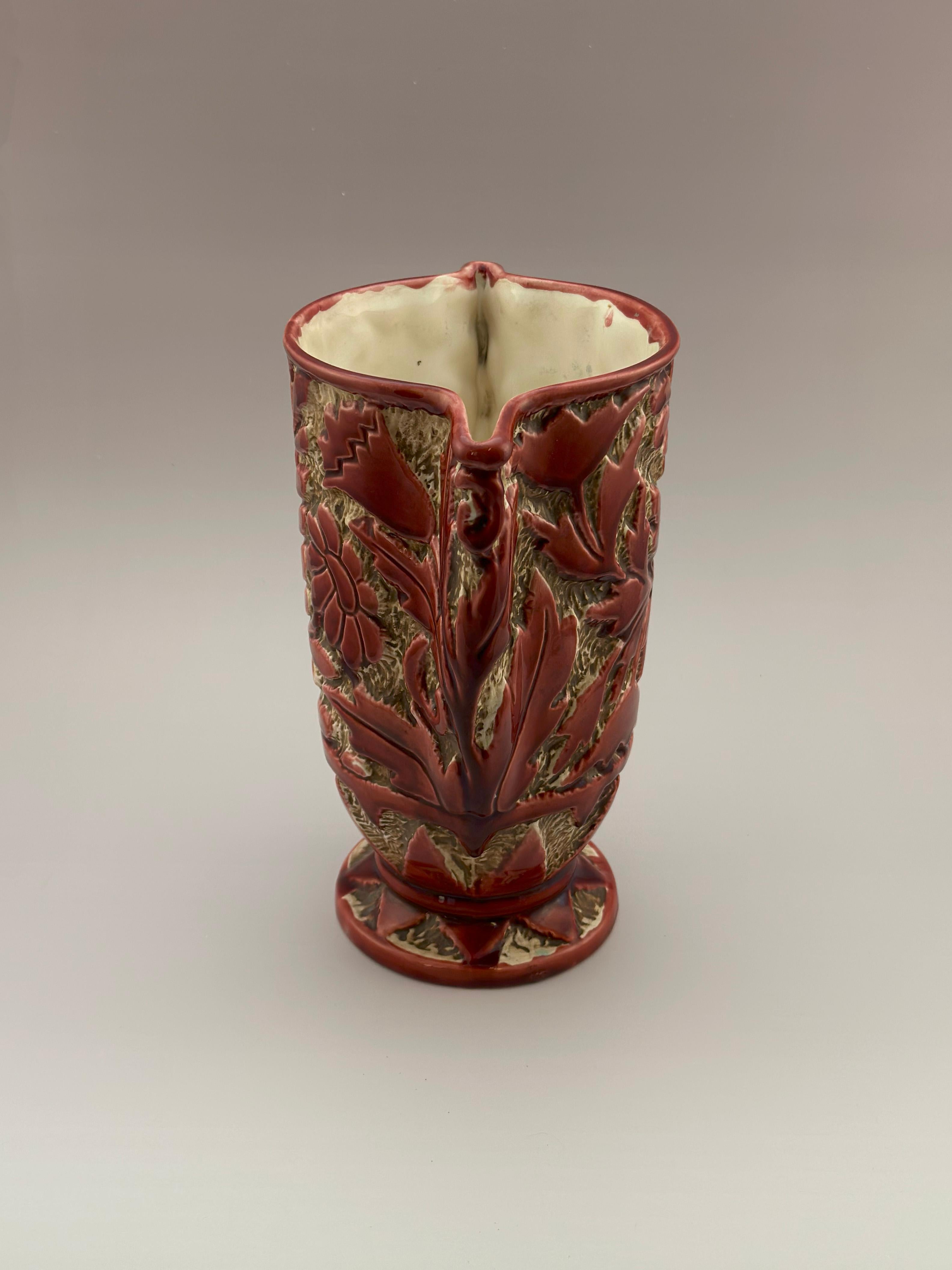 Vase Art déco en céramique rouge en relief, Model No 656, Angleterre, années 1930 en vente 3