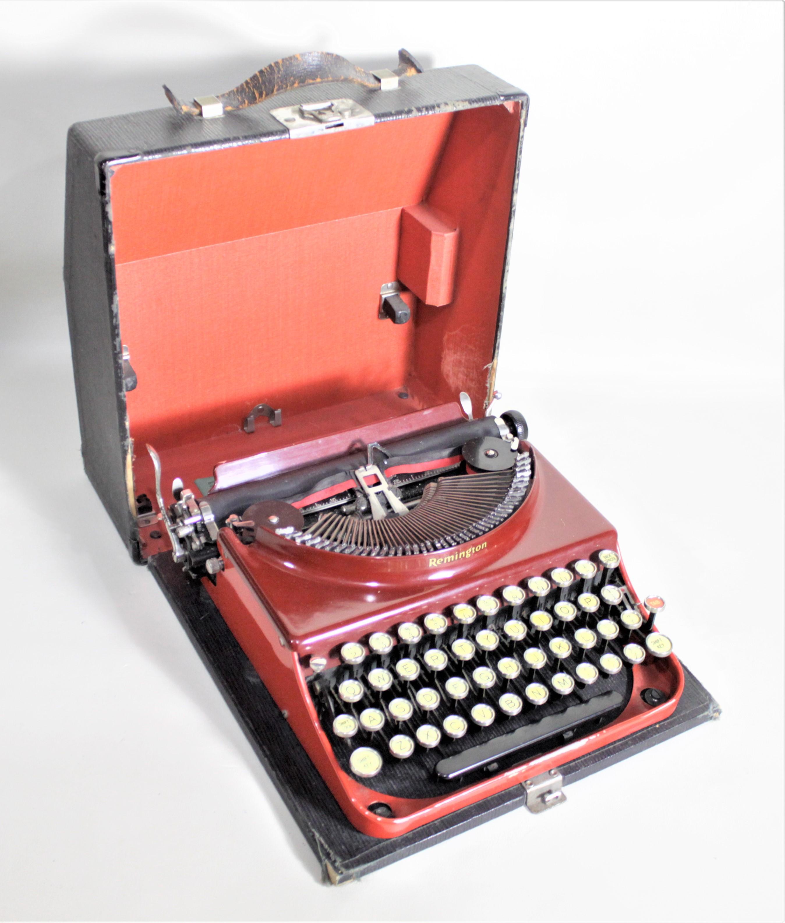 Machine à écrire portative Remington Rand No. 3 rouge Art Déco avec étui rigide 9