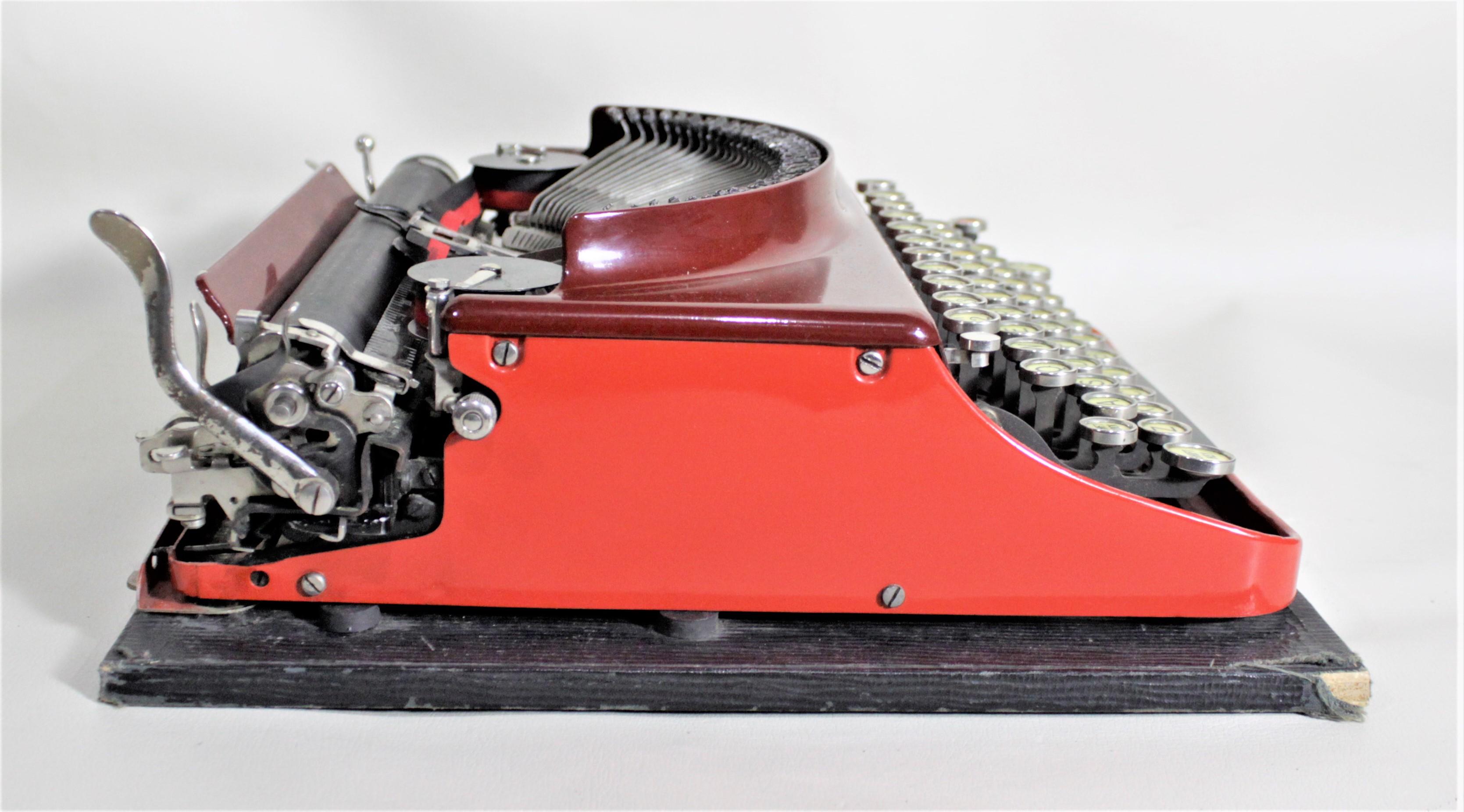 Art Deco Red Remington Rand No. 3 Streamlined Portable Typewriter with Hard Case In Good Condition In Hamilton, Ontario