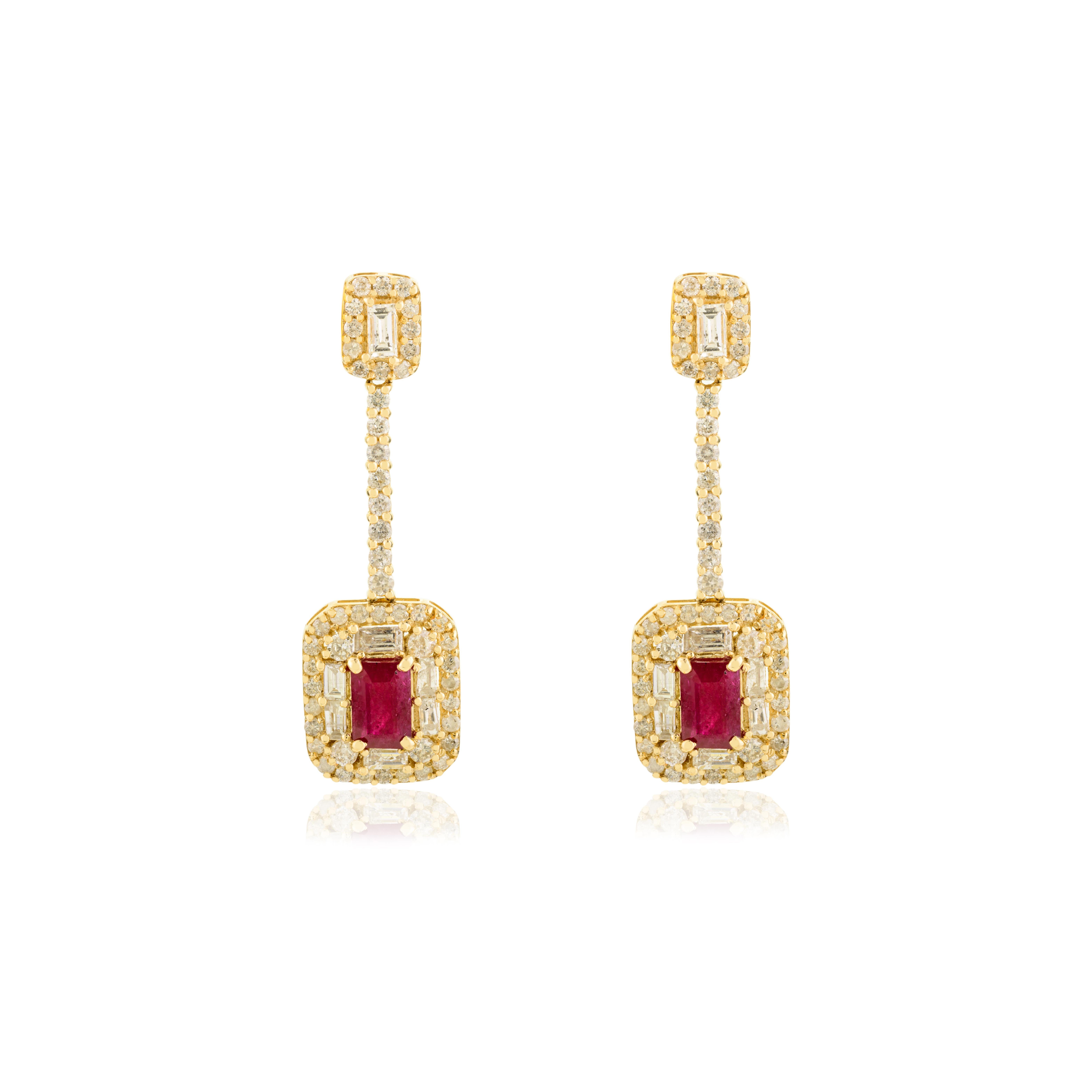 Art Déco Art Deco Red Ruby & Diamond Drop Earrings in 14k Yellow Gold Perfect Luxury Gift in vendita