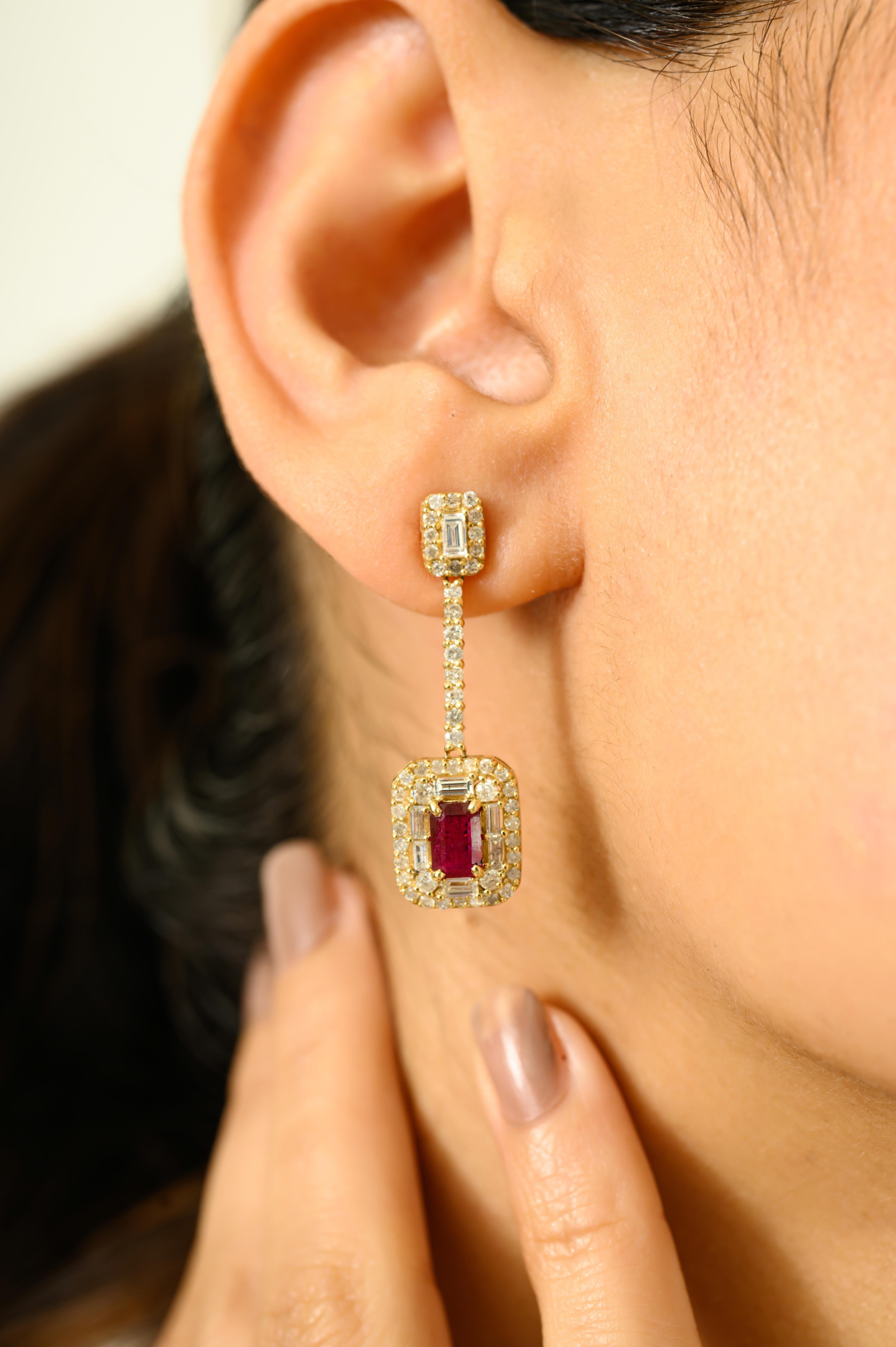 Donna Art Deco Red Ruby & Diamond Drop Earrings in 14k Yellow Gold Perfect Luxury Gift in vendita