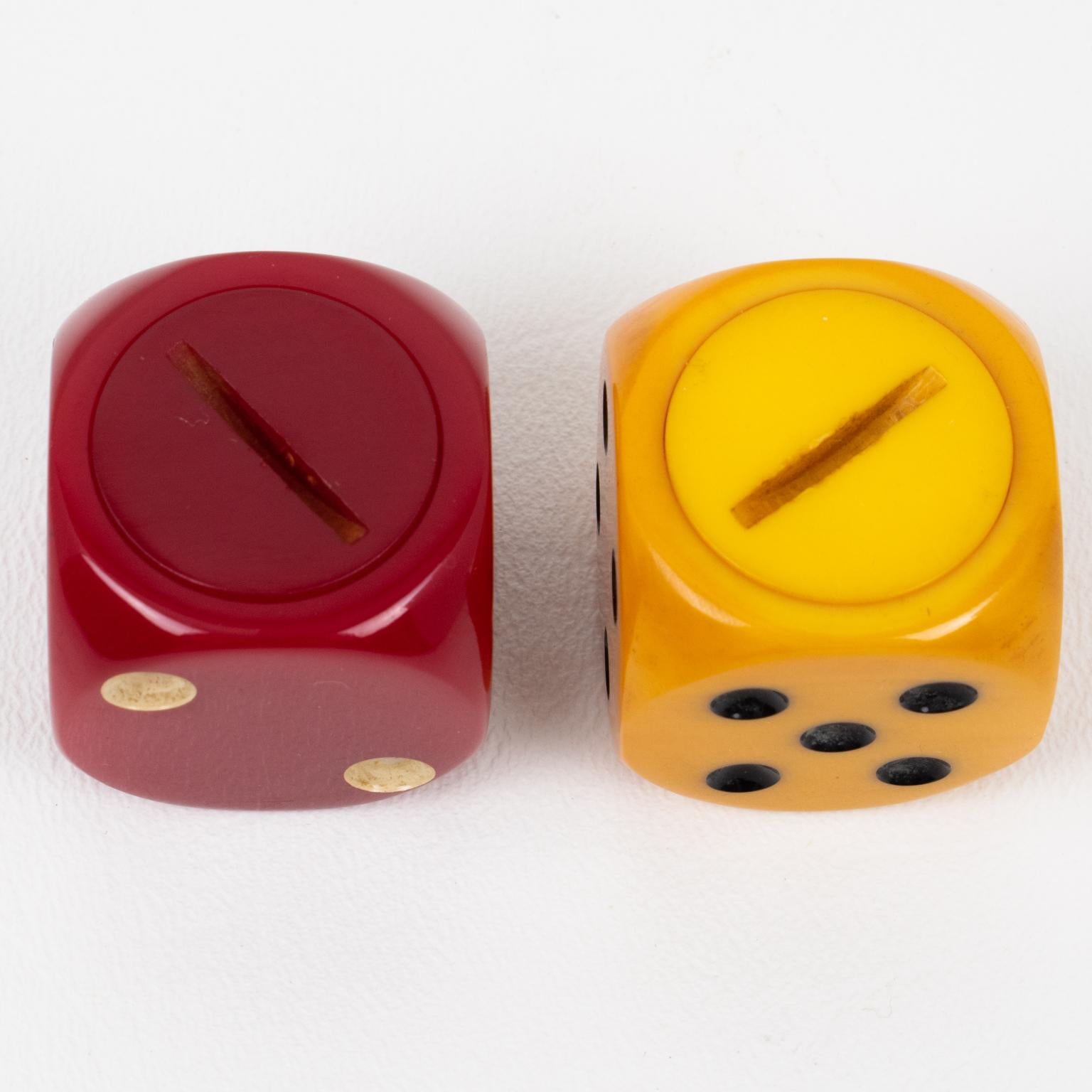 Art Deco Red, Yellow Bakelite Dice-Shaped Condiment Salt and Pepper Shakers Set In Excellent Condition For Sale In Atlanta, GA