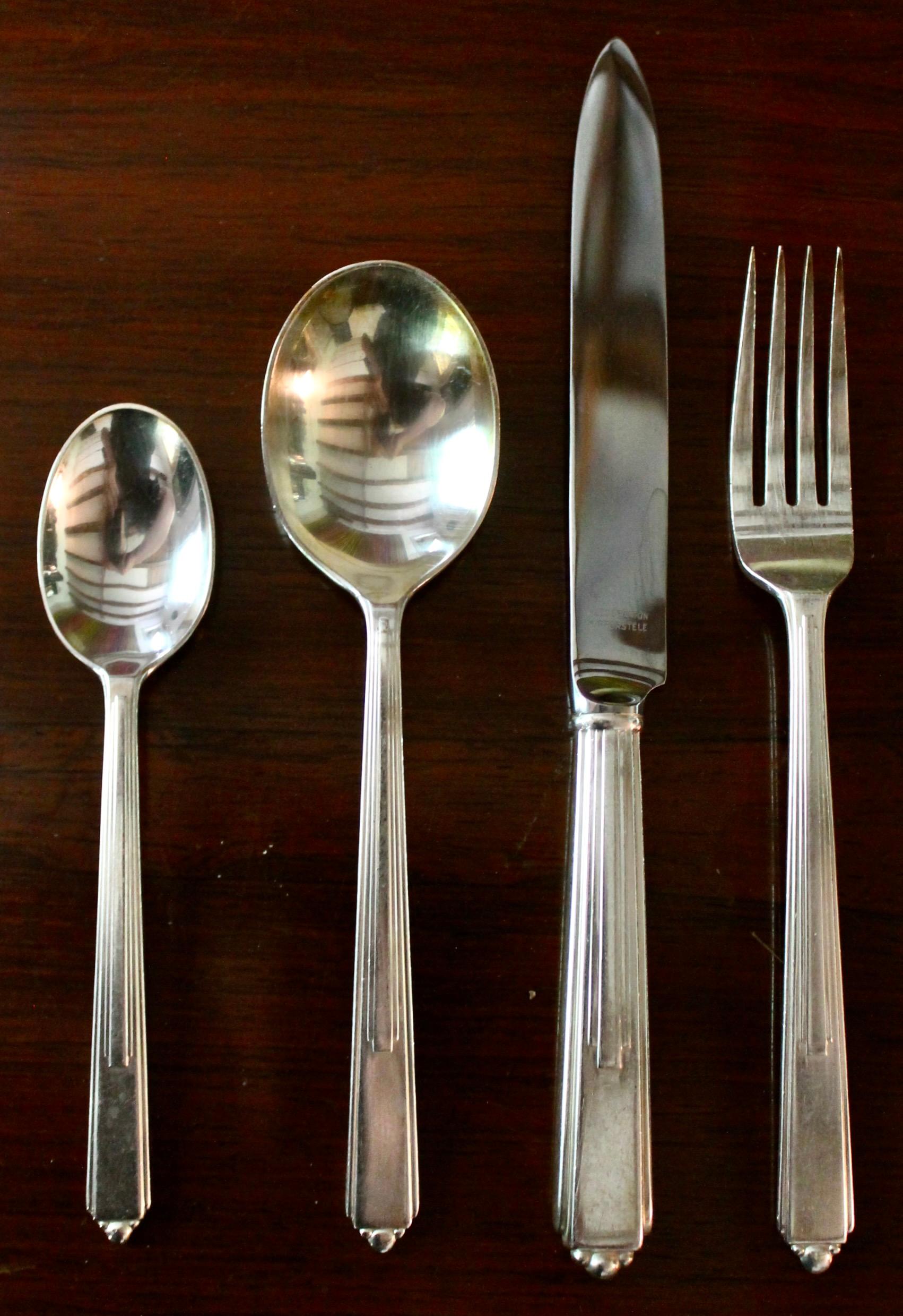 American Art Deco Reed & Barton 'Maid of Honor' service for 8 For Sale