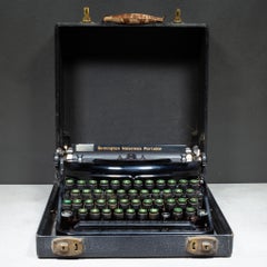 Art Deco Remington Tragbare geräuschlose Schreibmaschine und Koffer ca. 1937
