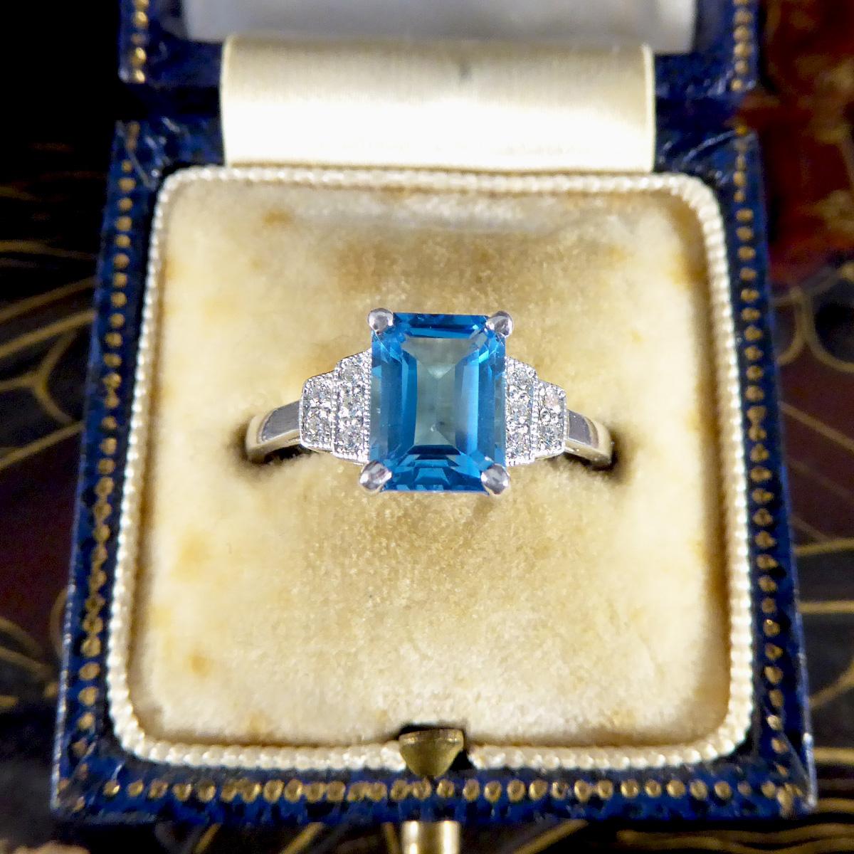 Art Deco Replica Ring aus 9 Karat Weißgold mit blauem Topas und Diamanten im Angebot 2