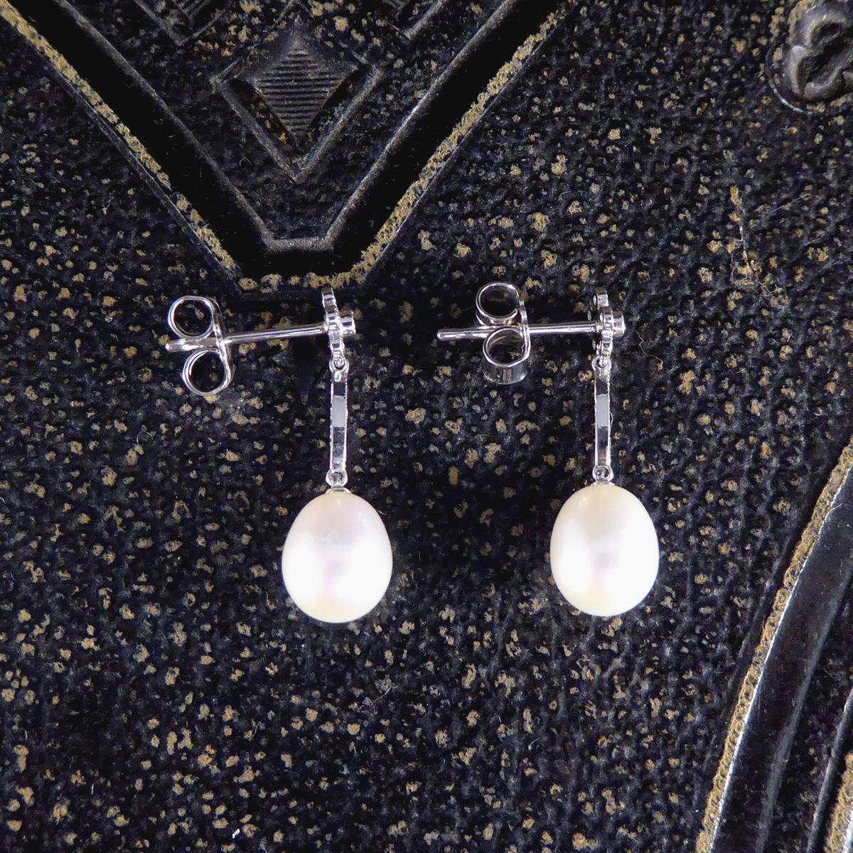 Art Deco Replica Daisy Cluster Diamond Pearl Drop Earrings in 18ct White Gold In New Condition In Yorkshire, West Yorkshire