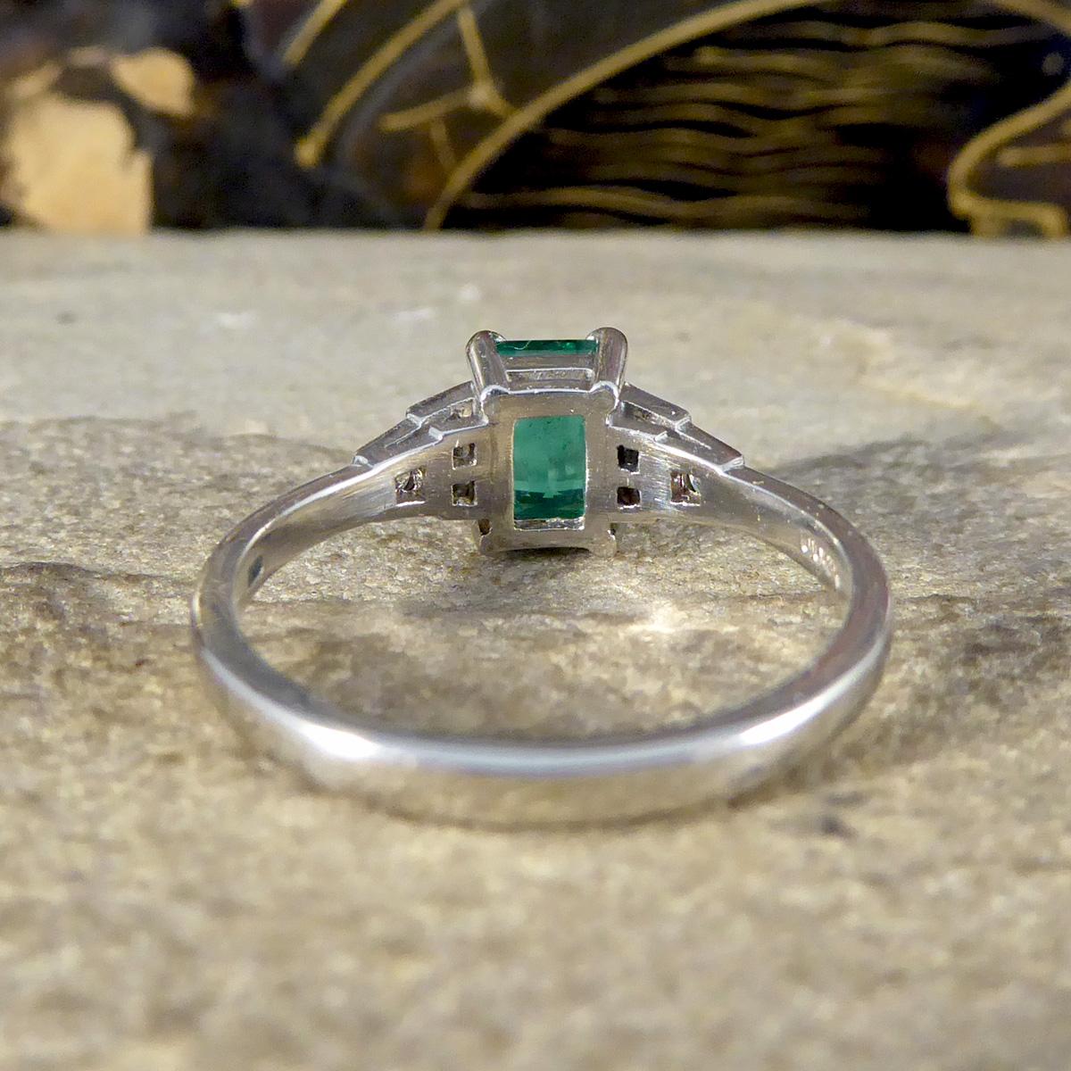 Art Deco Replica Emerald and Diamond Staged Shoulder Ring in Platinum In New Condition For Sale In Yorkshire, West Yorkshire