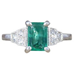 Art Deco Replica-Schulterring aus Platin mit Smaragd und Diamant Staged