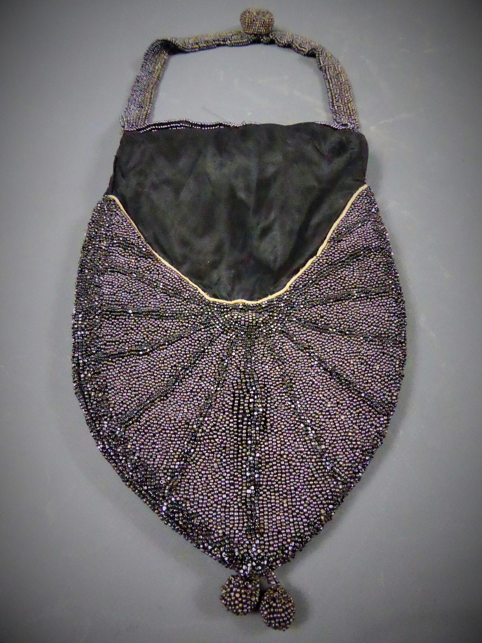 Art Deco Reticule Geldbörse  in Taft und Perlen – Frankreich, um 1925 im Angebot 5