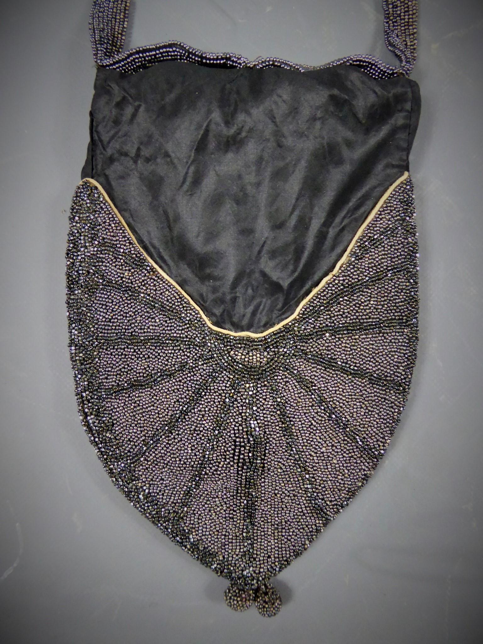 Art Deco Reticule Geldbörse  in Taft und Perlen – Frankreich, um 1925 im Angebot 3