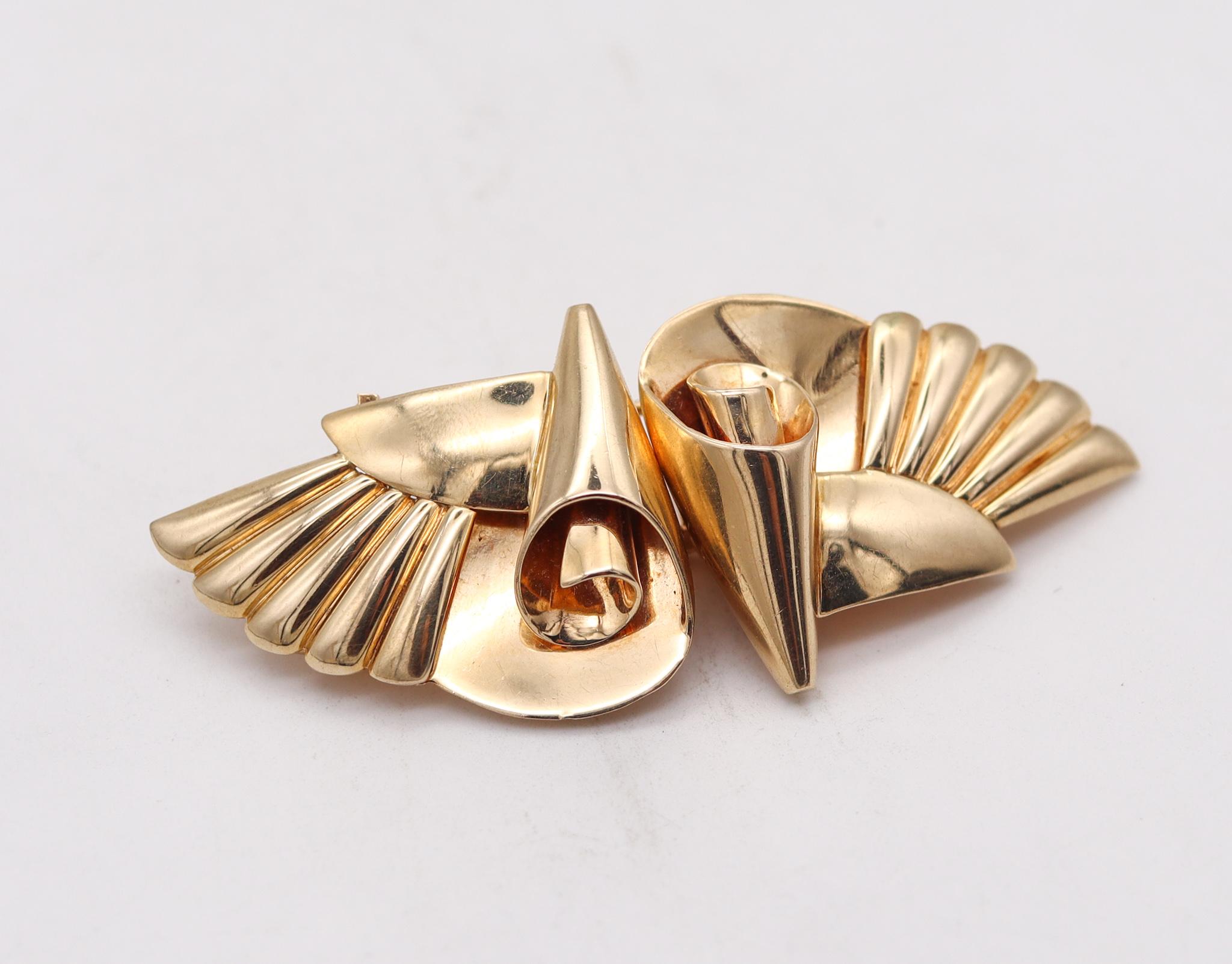 Art Deco Retro 1935 Convertible Double Clips Brooch in 14Kt Yellow Gold In Excellent Condition For Sale In Miami, FL